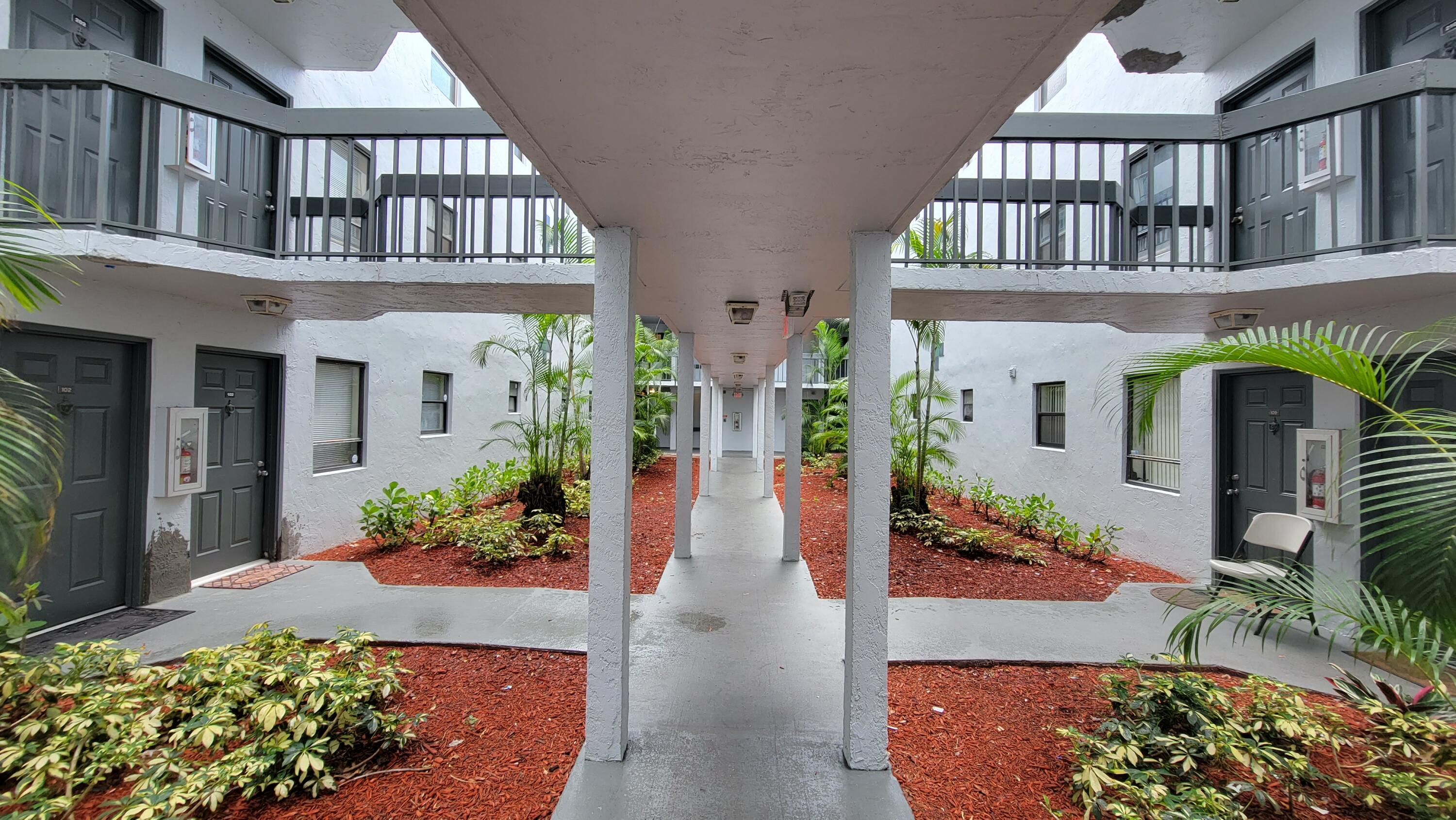 PRESIDENTIAL GOLFVIEW CONDO - Residential