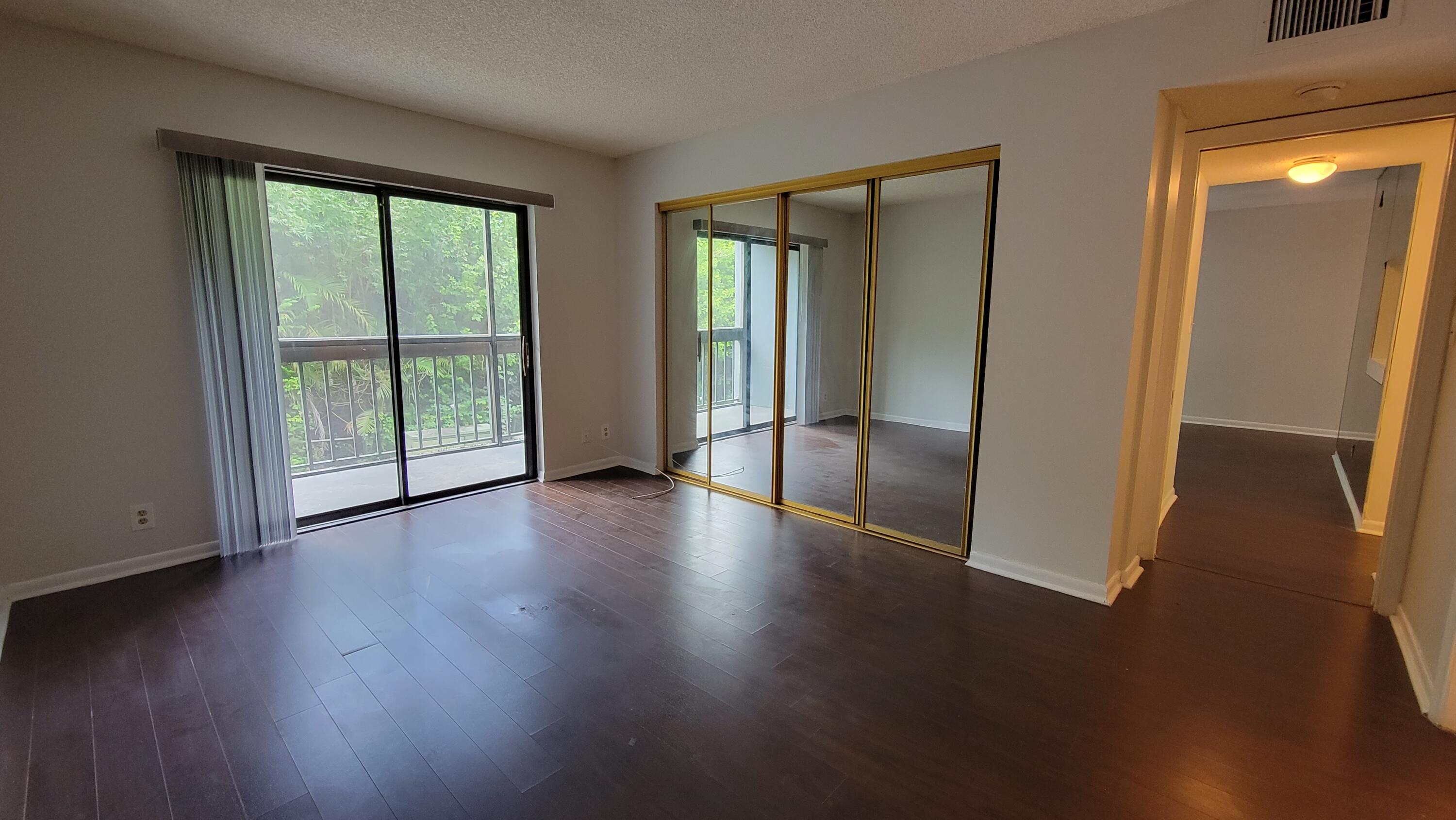 PRESIDENTIAL GOLFVIEW CONDO - Residential