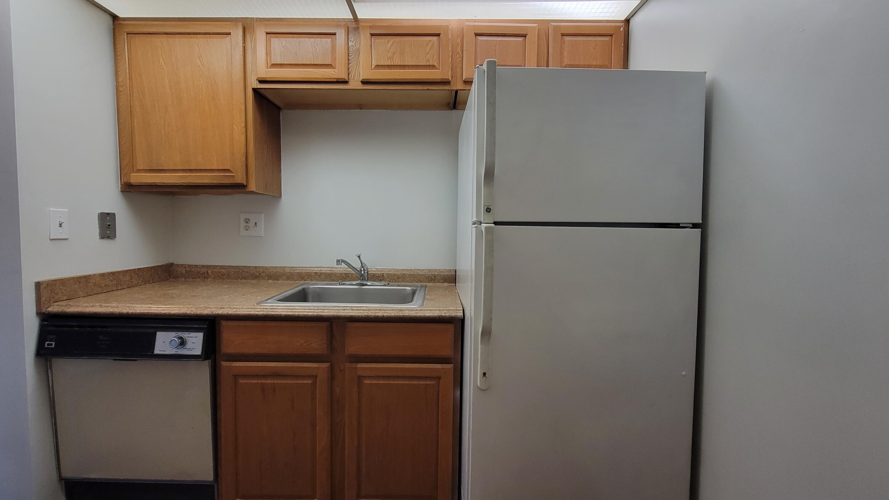 PRESIDENTIAL GOLFVIEW CONDO - Residential