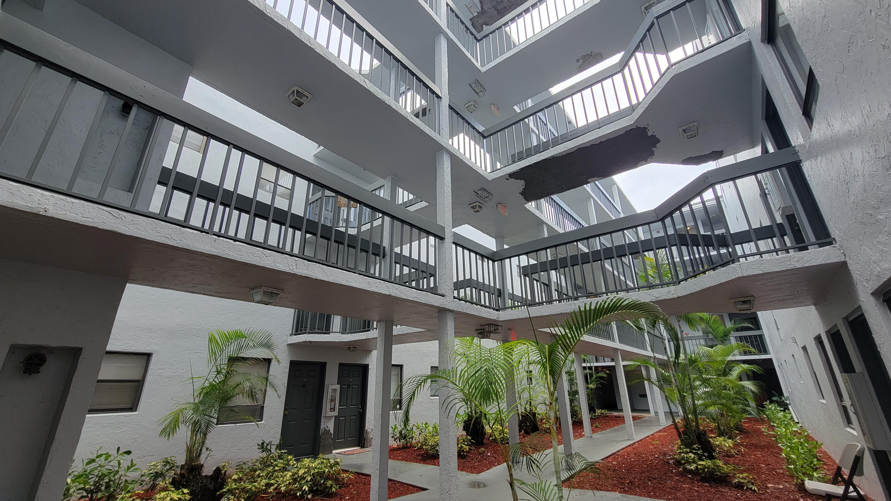 PRESIDENTIAL GOLFVIEW CONDO - Residential