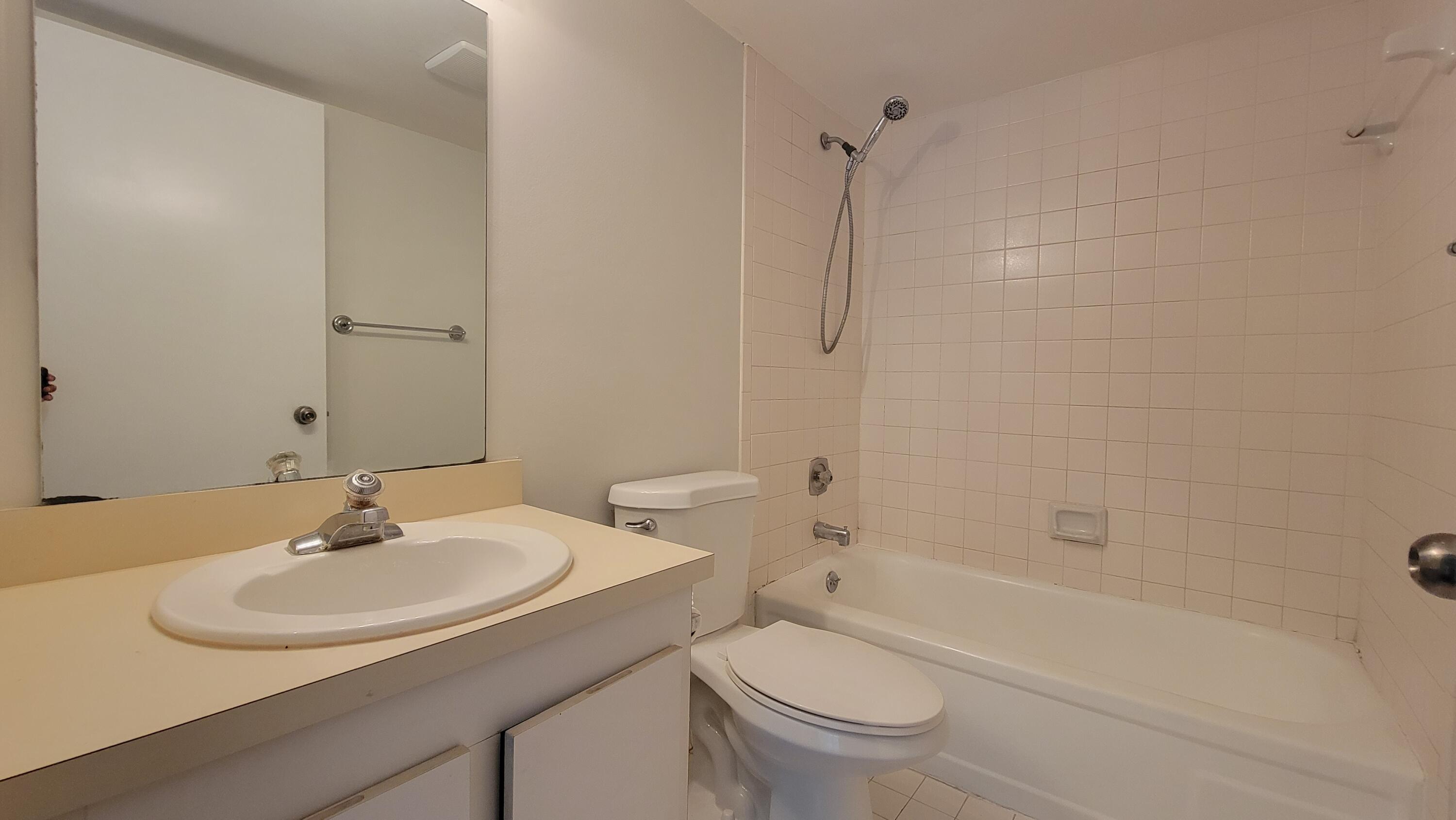 PRESIDENTIAL GOLFVIEW CONDO - Residential