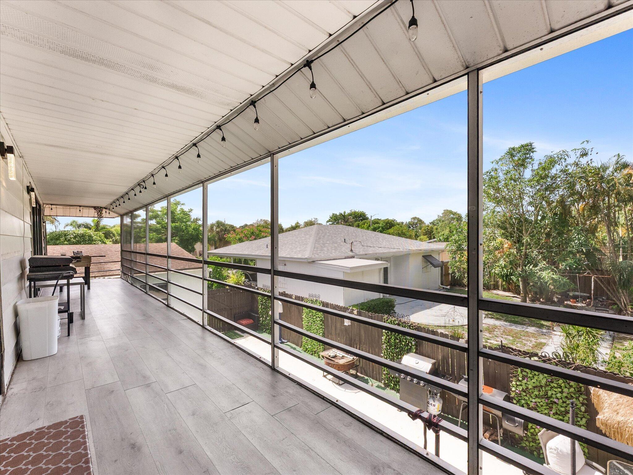 LAKE WORTH TOWN OF - Residential