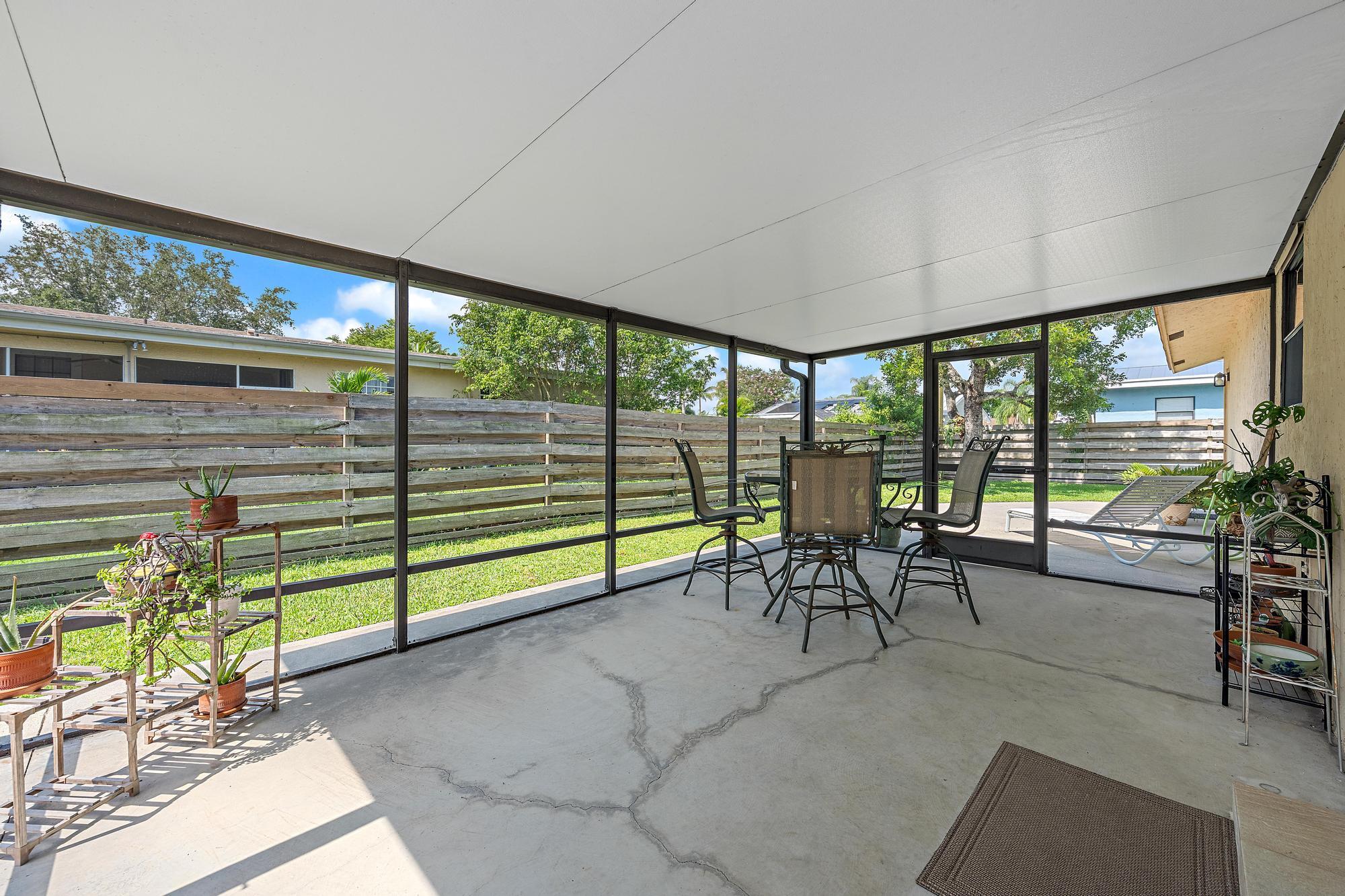 TROPICAL COUNTRY ESTATES - Residential