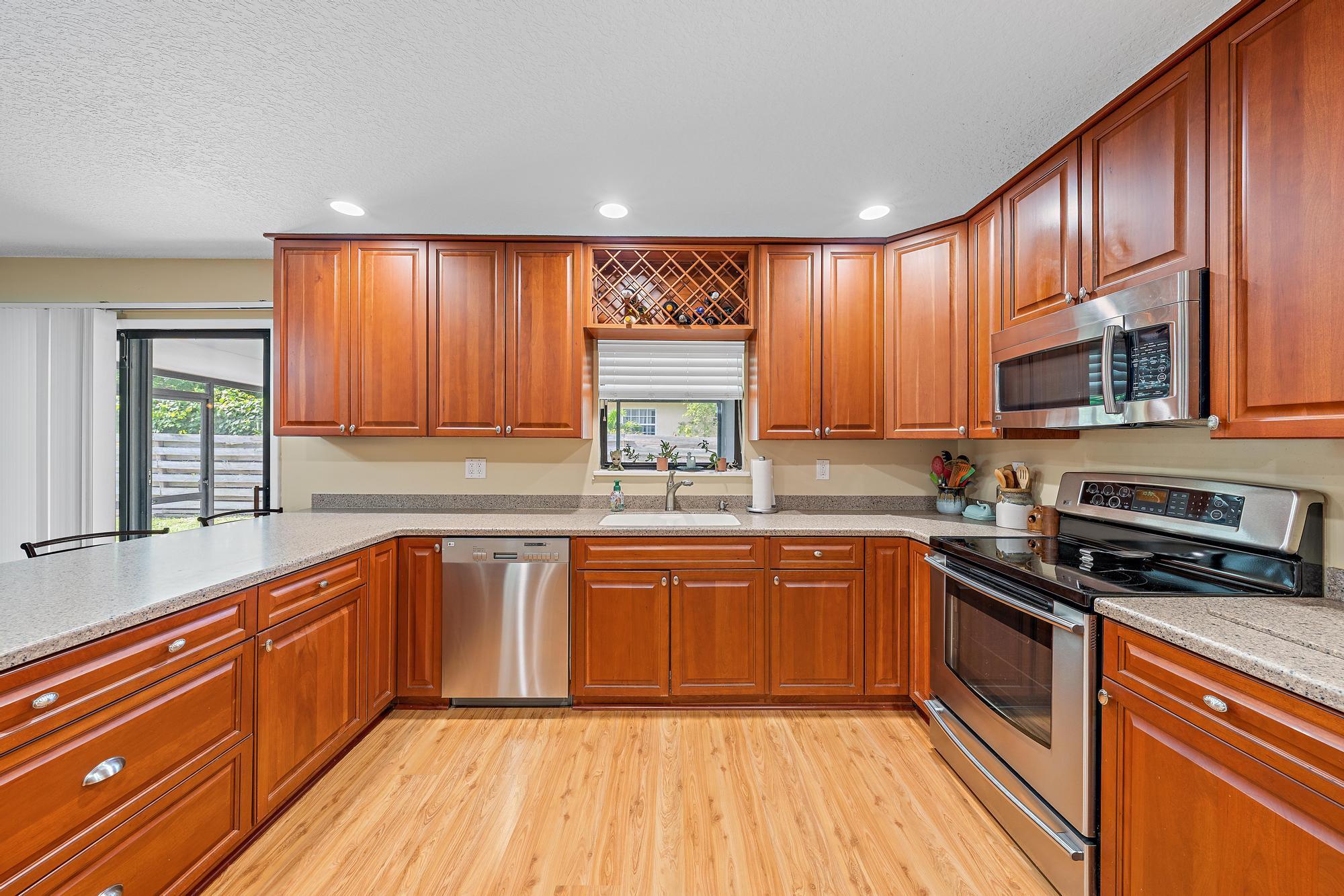 TROPICAL COUNTRY ESTATES - Residential
