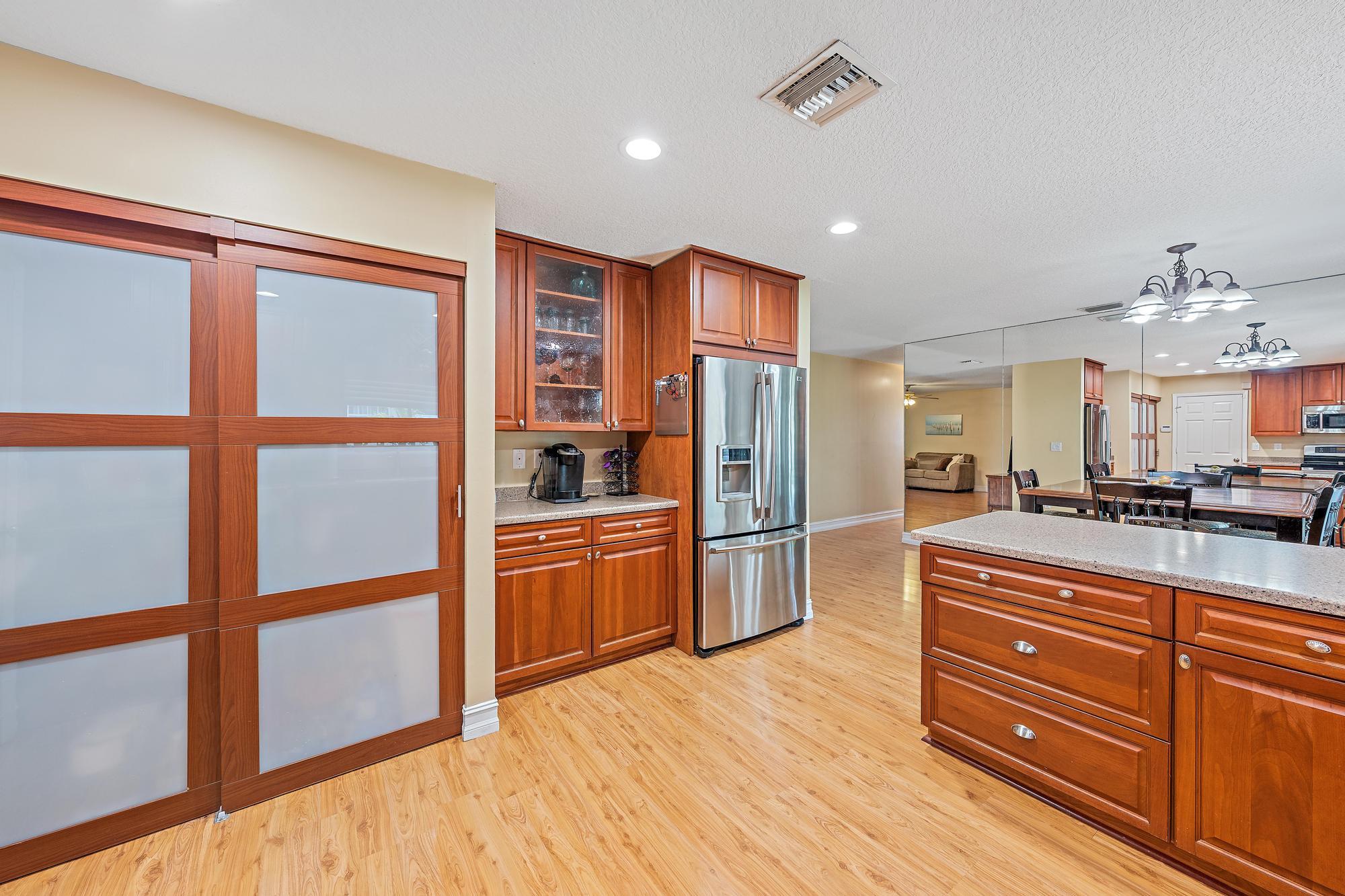 TROPICAL COUNTRY ESTATES - Residential