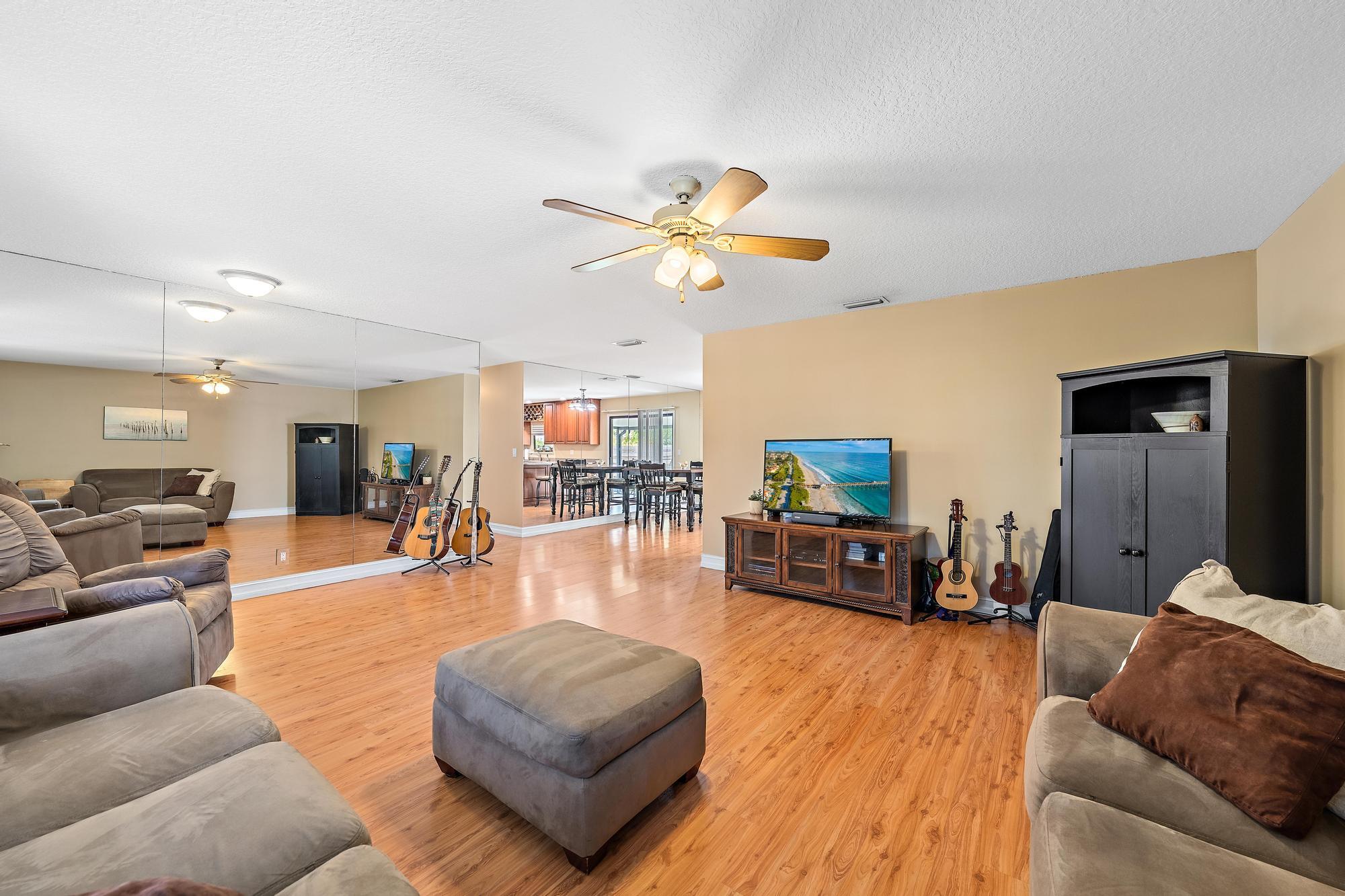 TROPICAL COUNTRY ESTATES - Residential