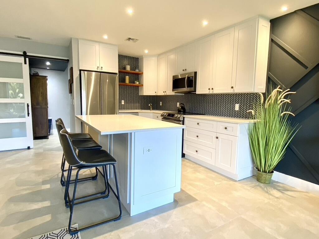 RIVER KEY CONDO - Residential