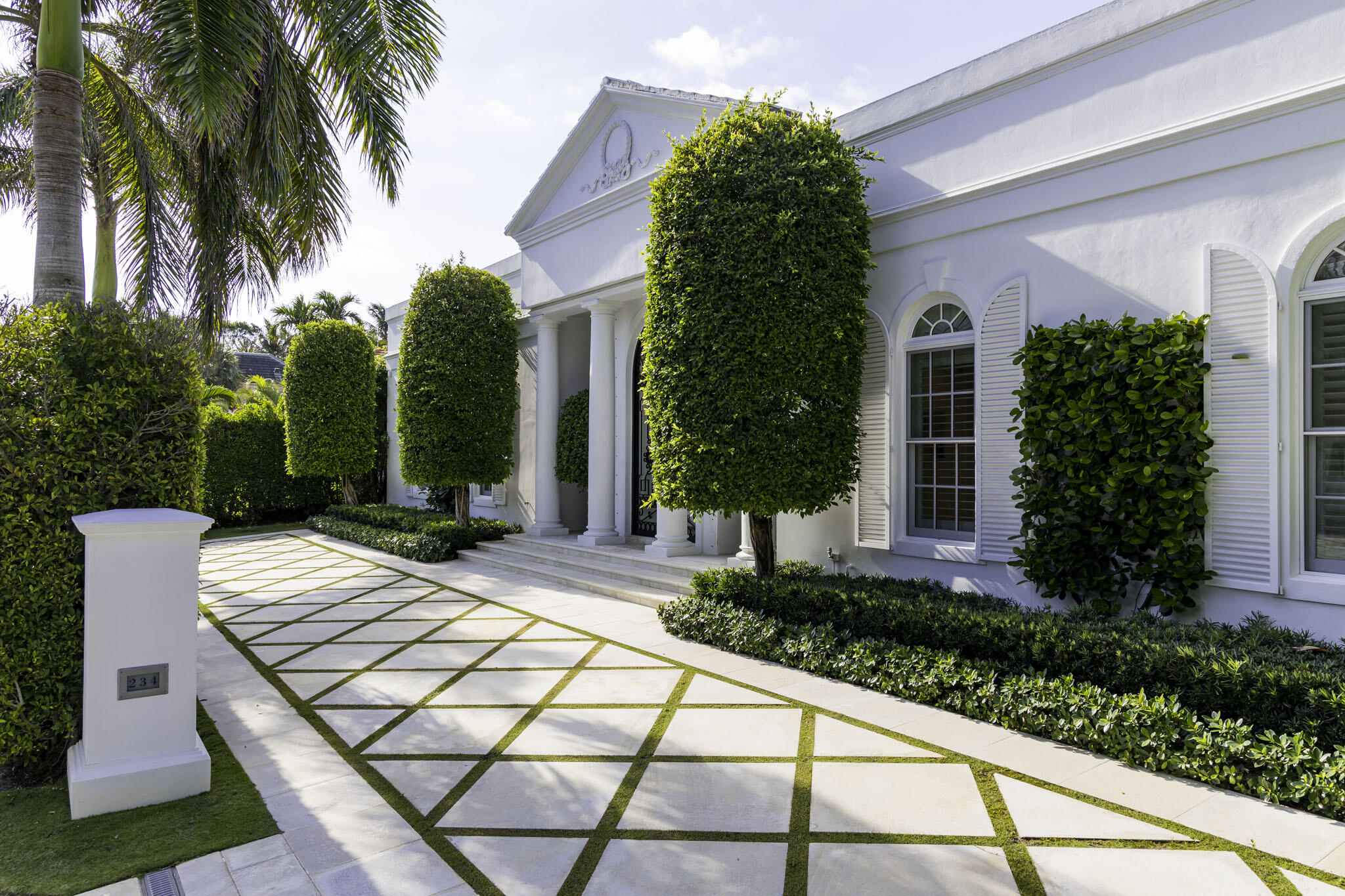 Beautifully modernized 1-story Regency home on Palm Beach's north-end with a large & comfortable resort style back yard & pool.  Flexible 5+ bedroom, 6.2 bath intuitive floor plan.  Rare service alley for easy access to garages.  Deeded ocean beach access at the end of the street.  A very special offering to achieve your Palm Beach lifestyle.
