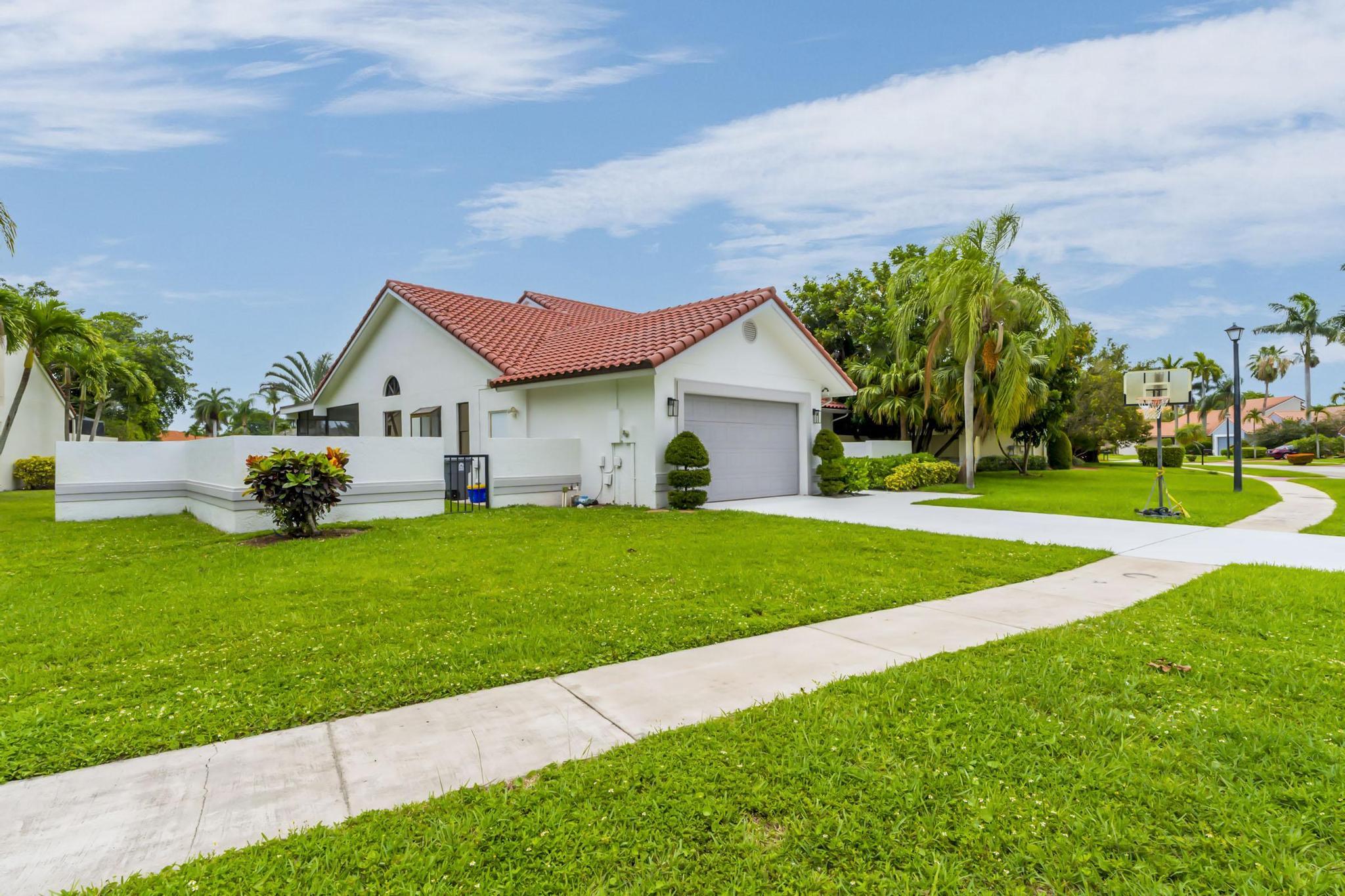 BOCA GREENS - Residential