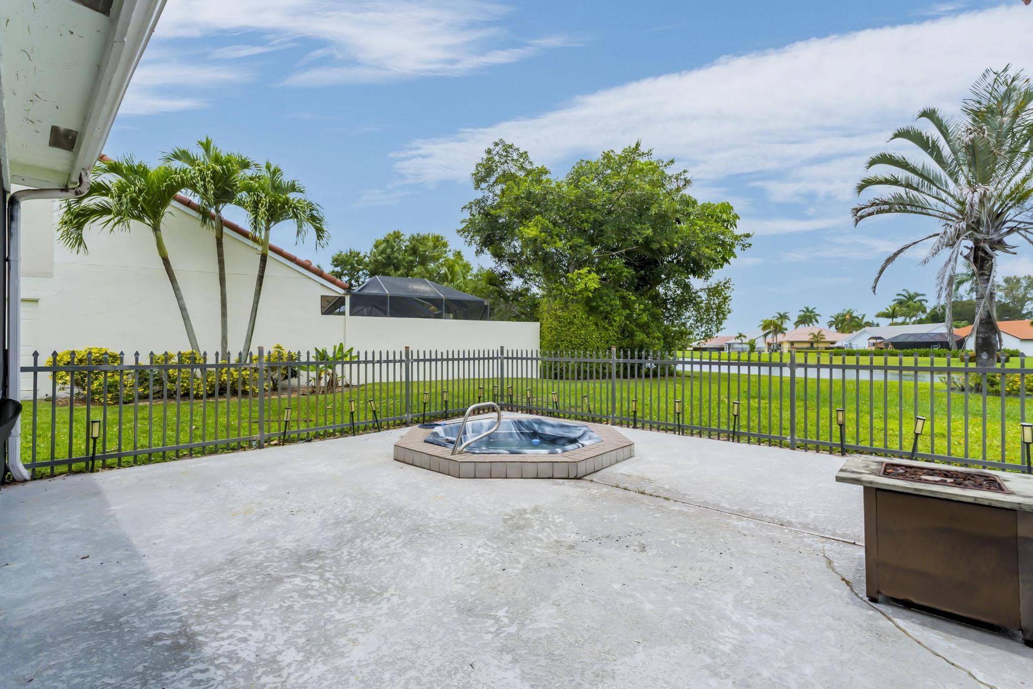 BOCA GREENS - Residential