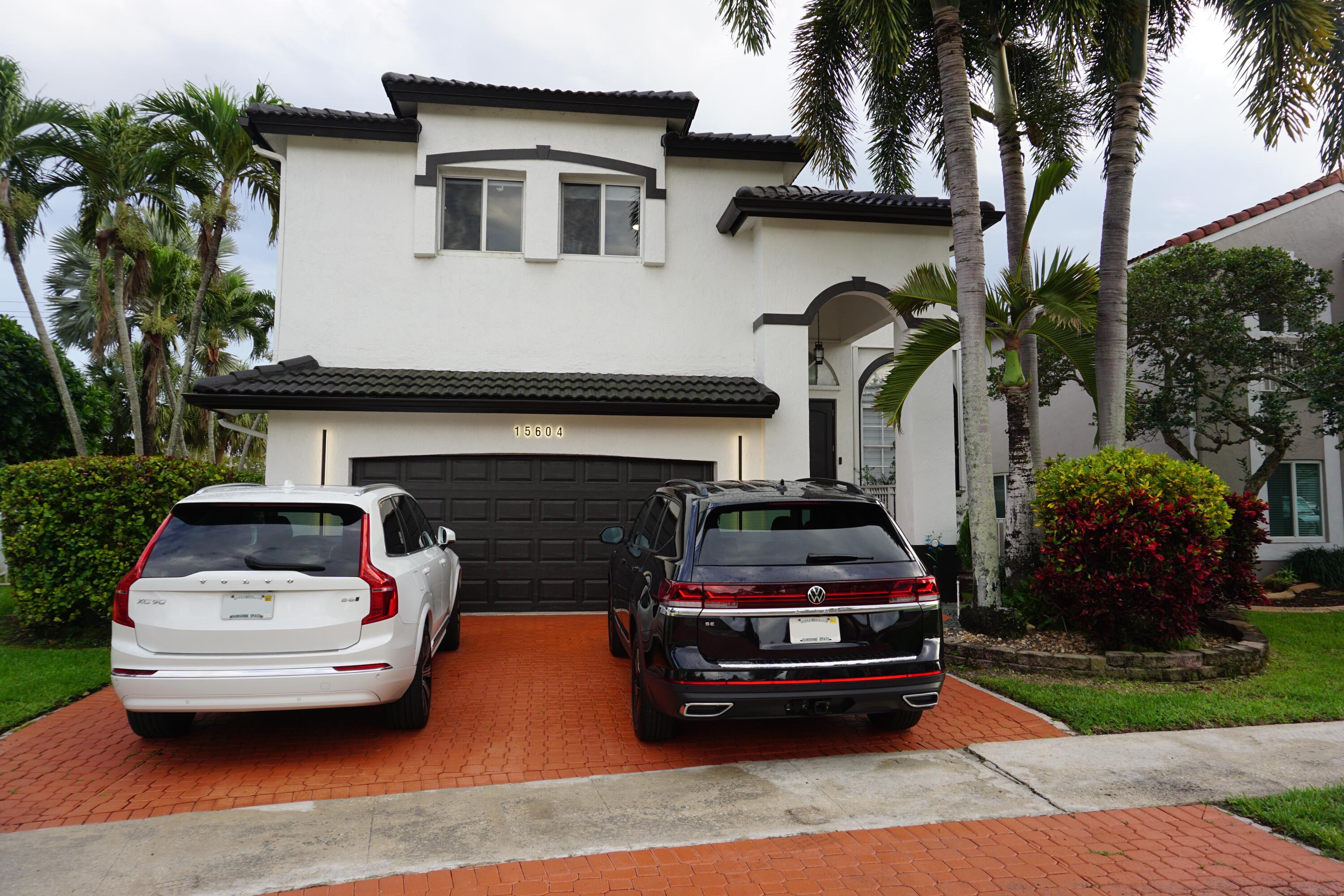 HOLLYWOOD LAKES COUNTRY CLUB - Residential