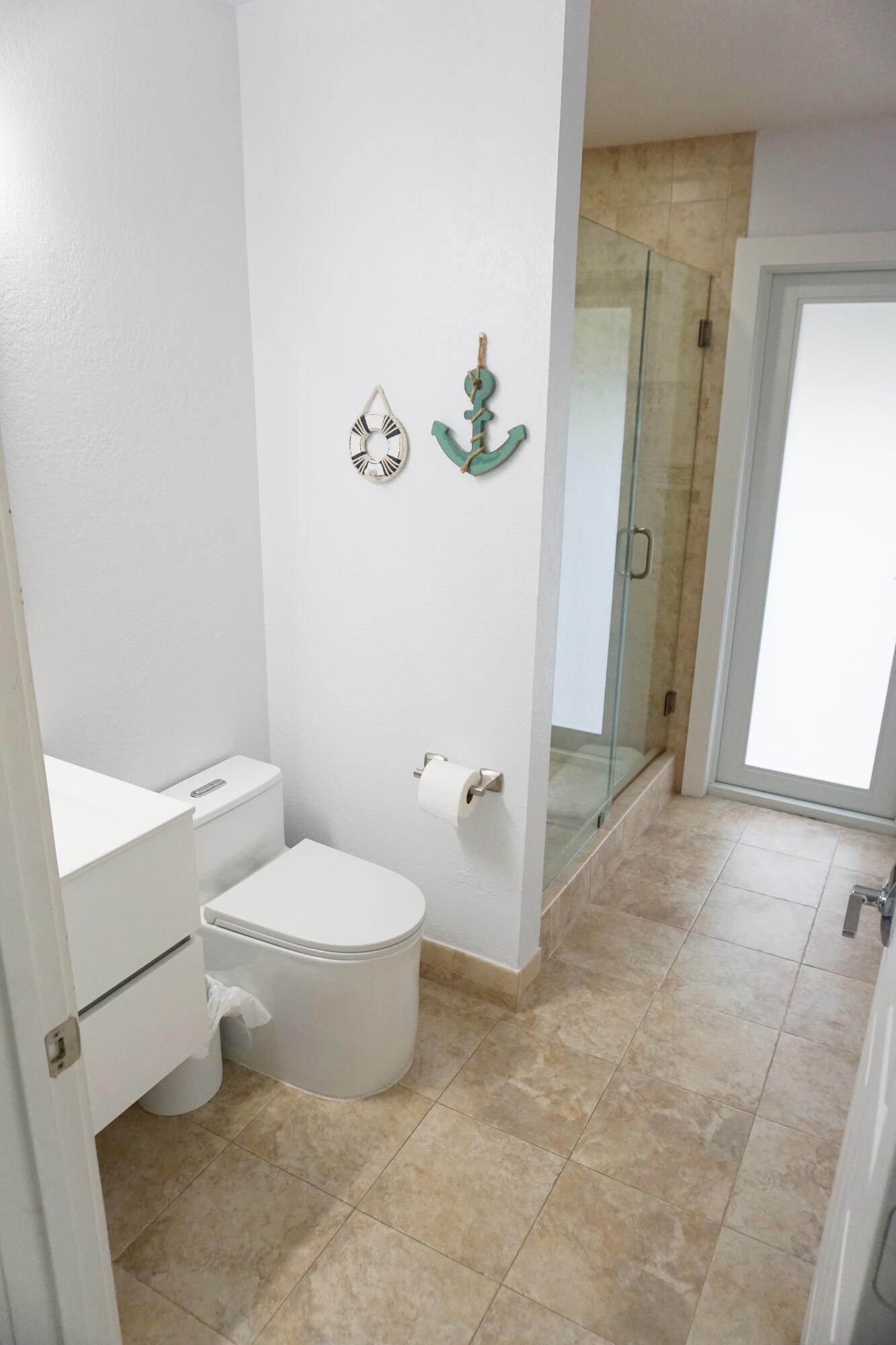 HOLLYWOOD LAKES COUNTRY CLUB - Residential