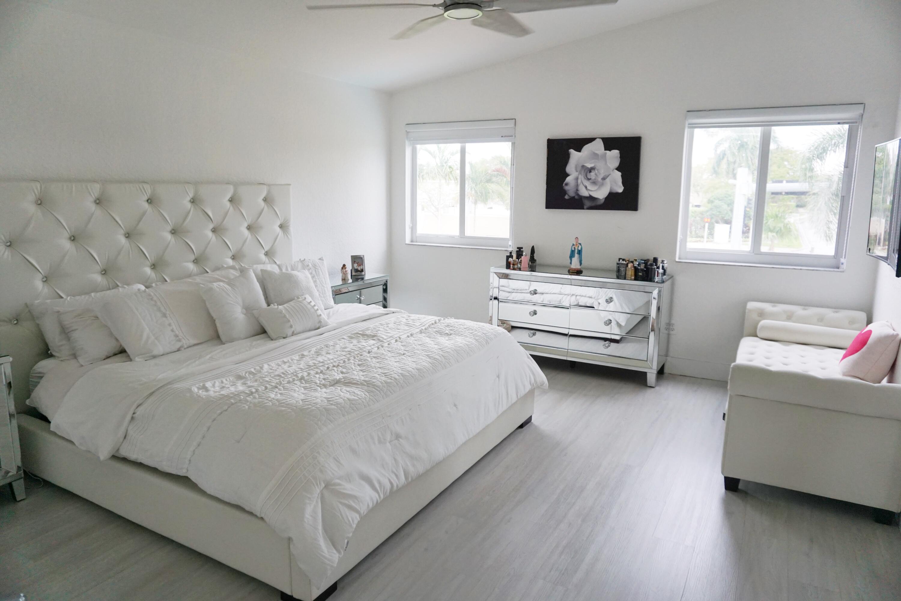 HOLLYWOOD LAKES COUNTRY CLUB - Residential
