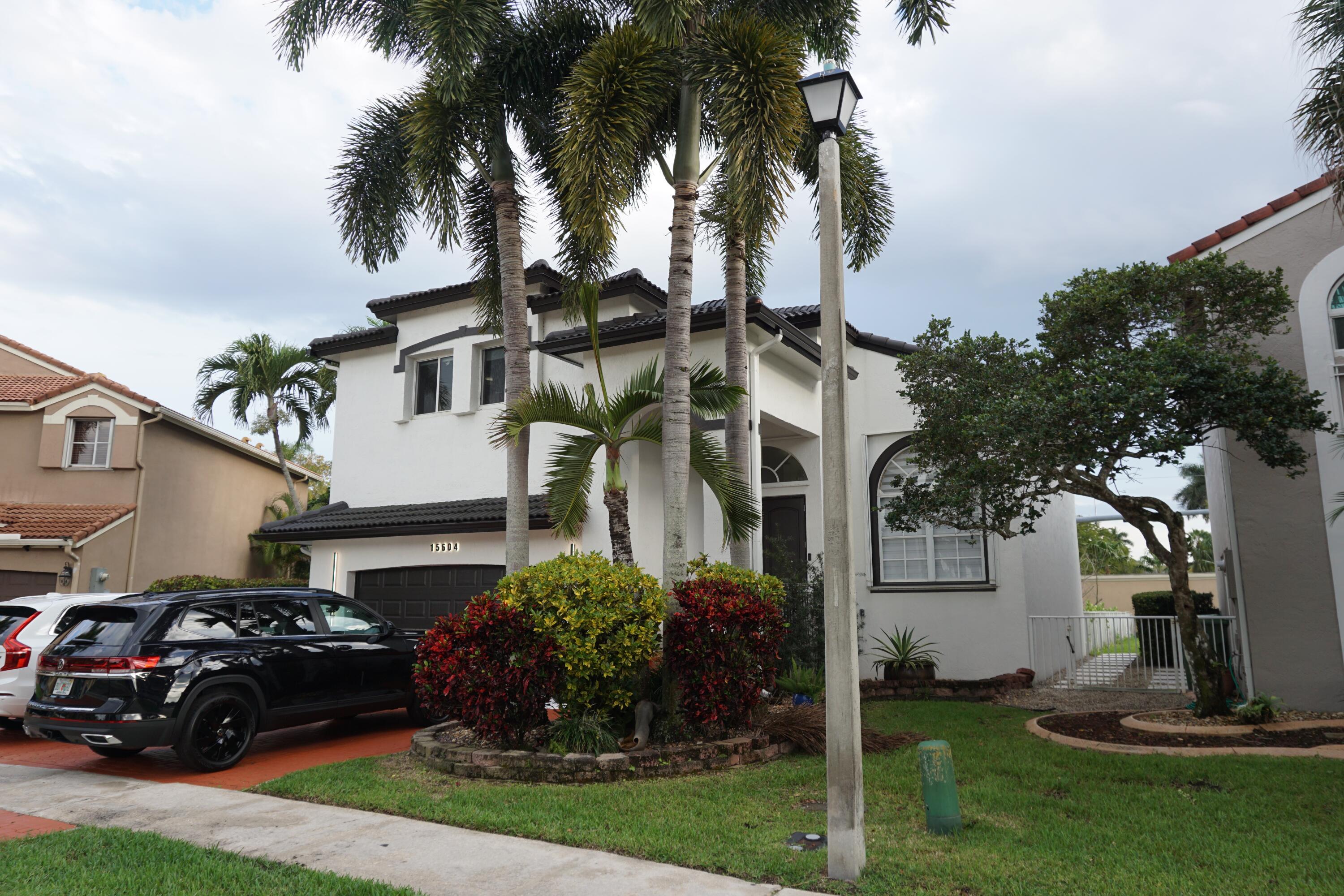 HOLLYWOOD LAKES COUNTRY CLUB - Residential