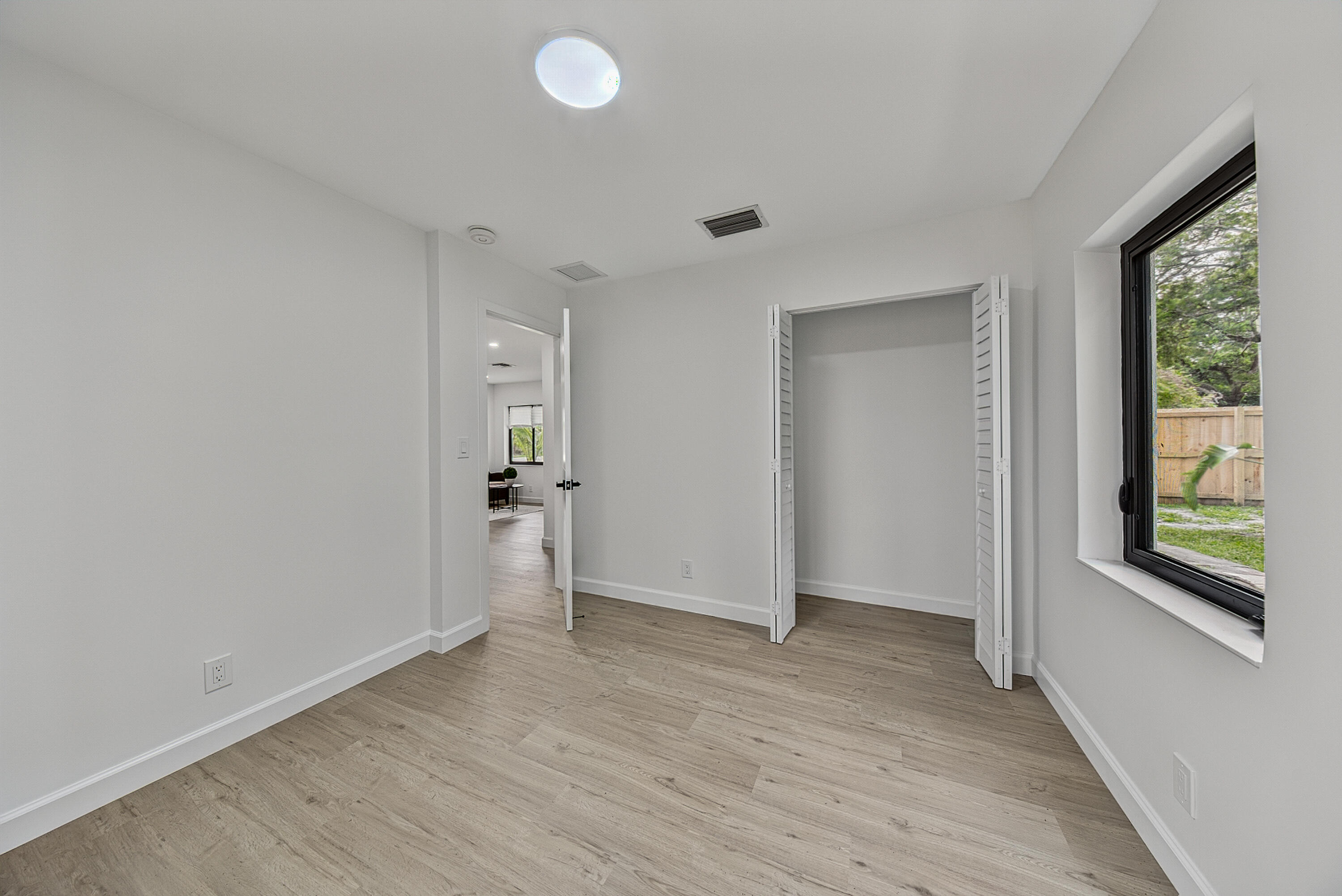 RIVERSIDE PARK - Residential