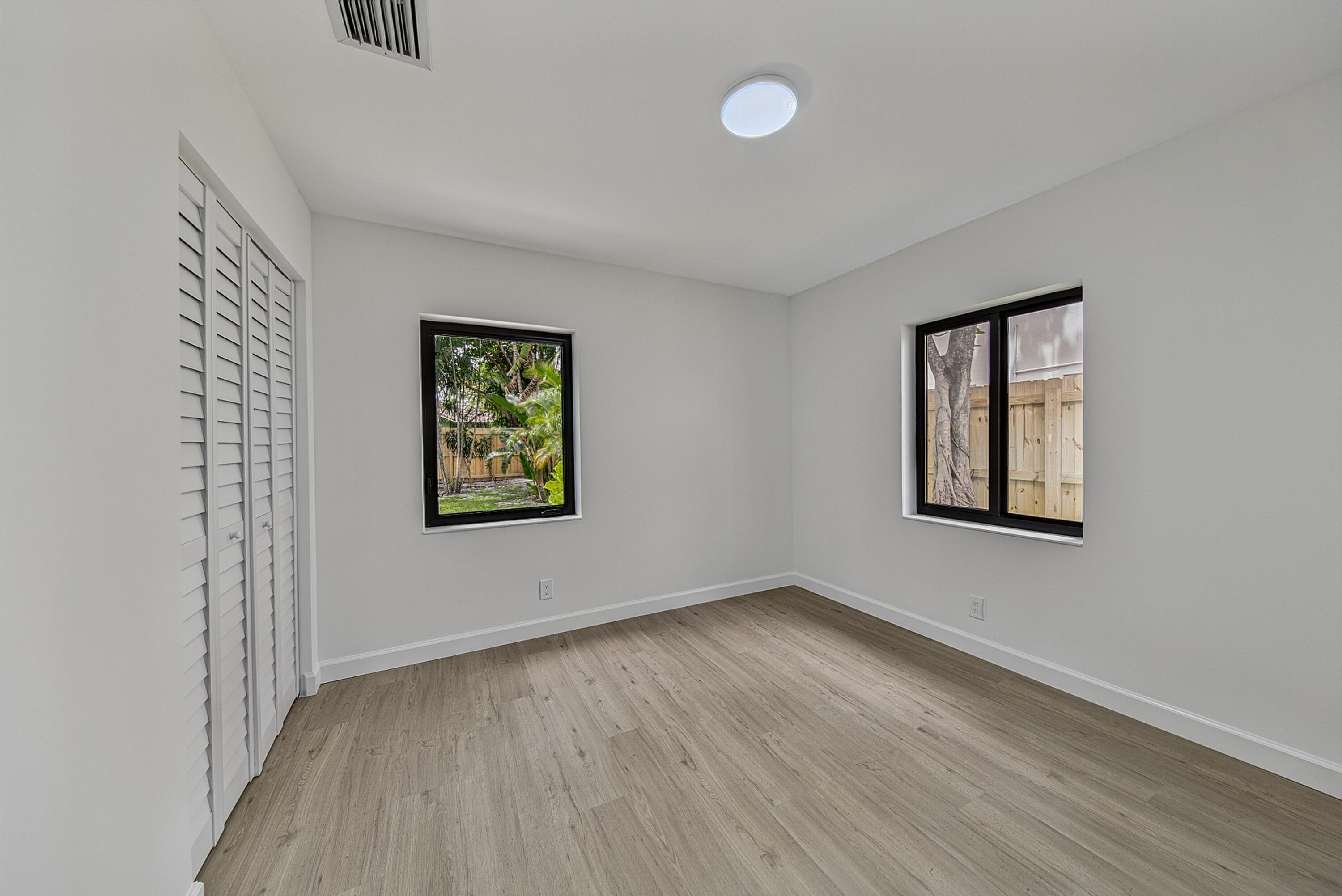 RIVERSIDE PARK - Residential