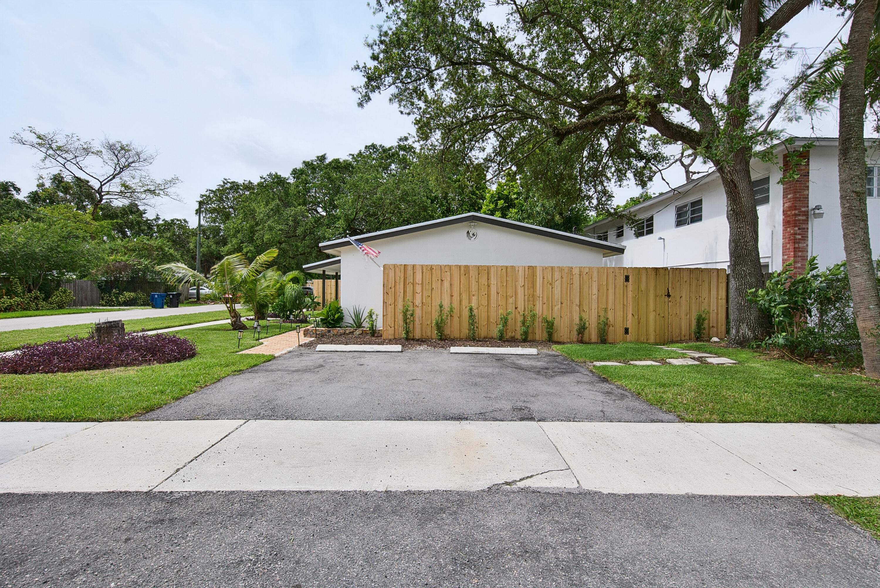 RIVERSIDE PARK - Residential