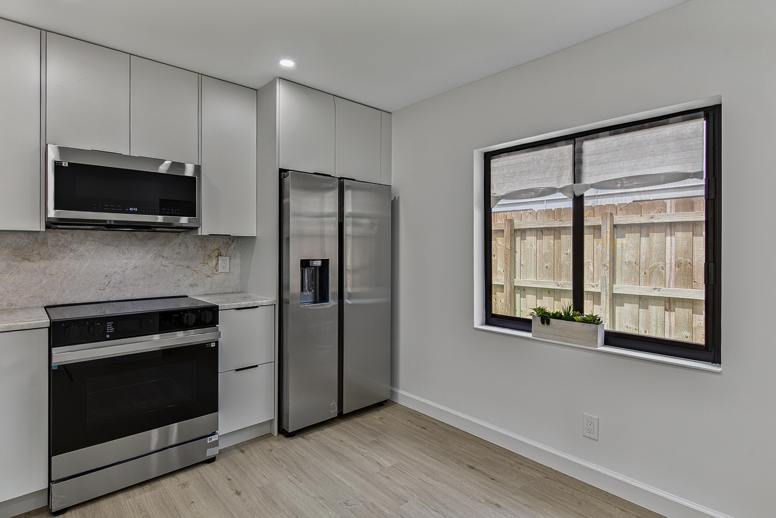 RIVERSIDE PARK - Residential