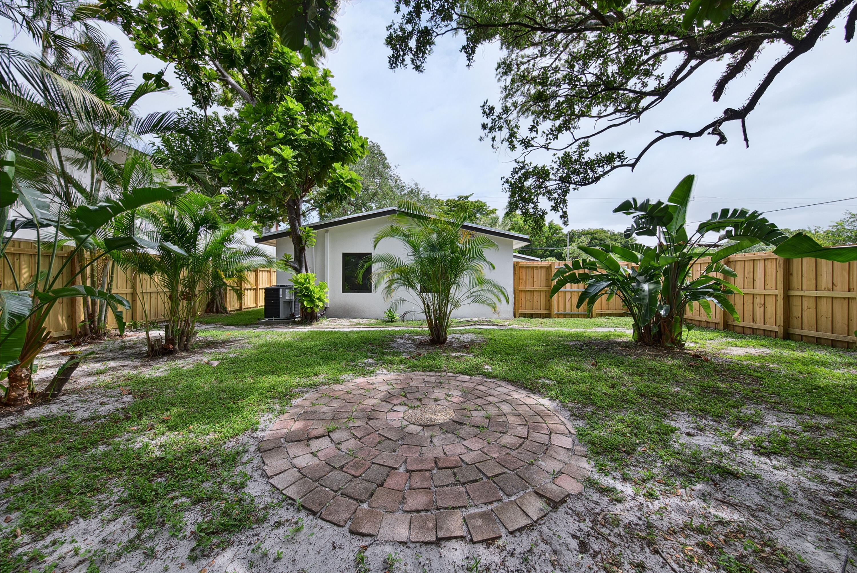 RIVERSIDE PARK - Residential
