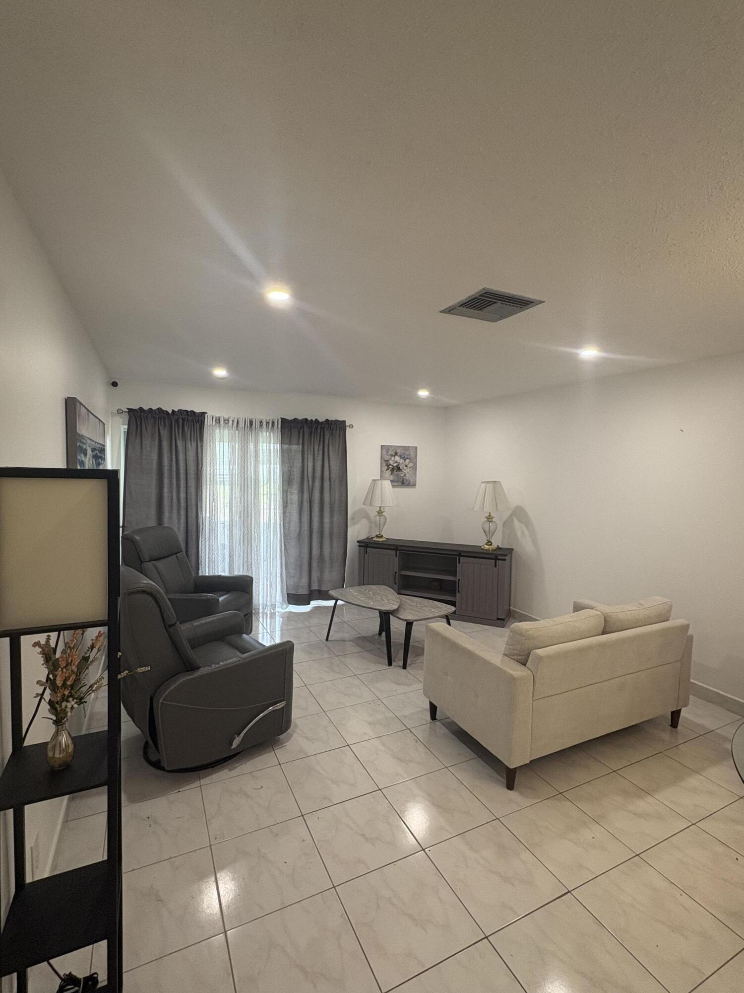 CRESTHAVEN VILLAS CONDO 31 - Residential Lease