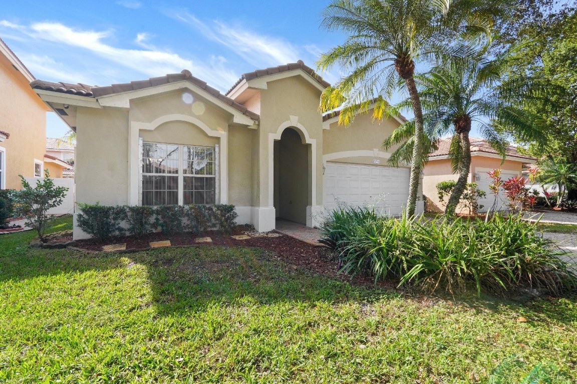 SELLER'S CONCESSION TO BUYER- $20,000.  MOVE IN READY, BEAUTIFUL 4BR/2BA GATED COMMUNITY HOME IN THE VINEYARDS AT MONARCH LAKES, LOW HOA FEE. THIS SPACIOUS RESIDENCE FEATURES WOODEN LAMINATE FLOORING IN THE BEDROOMS AND TILED FLOORING IN ALL OTHER AREAS. THIS BRIGHT AND OPEN LIVING AREA SEAMLESSLY FLOWS TO THE LARGE BACK YARD FOR RELAXING AND ENTERTAINING. CONVENIENTLY LOCATED CLOSE TO SHOPPING, RESTAURANTS, SCHOOLS AND HIGHWAY.