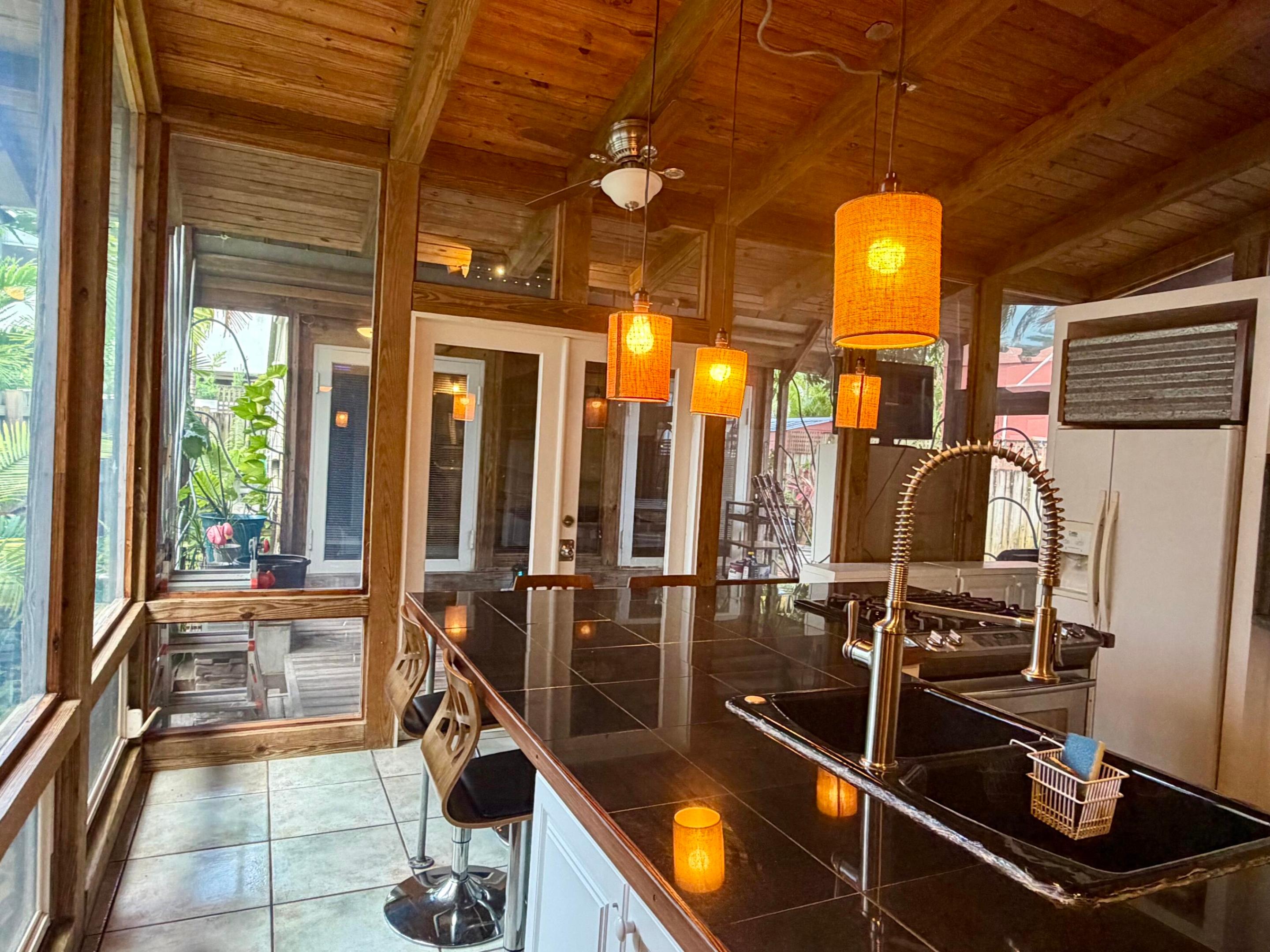 BEVERLY HEIGHTS - Residential Lease