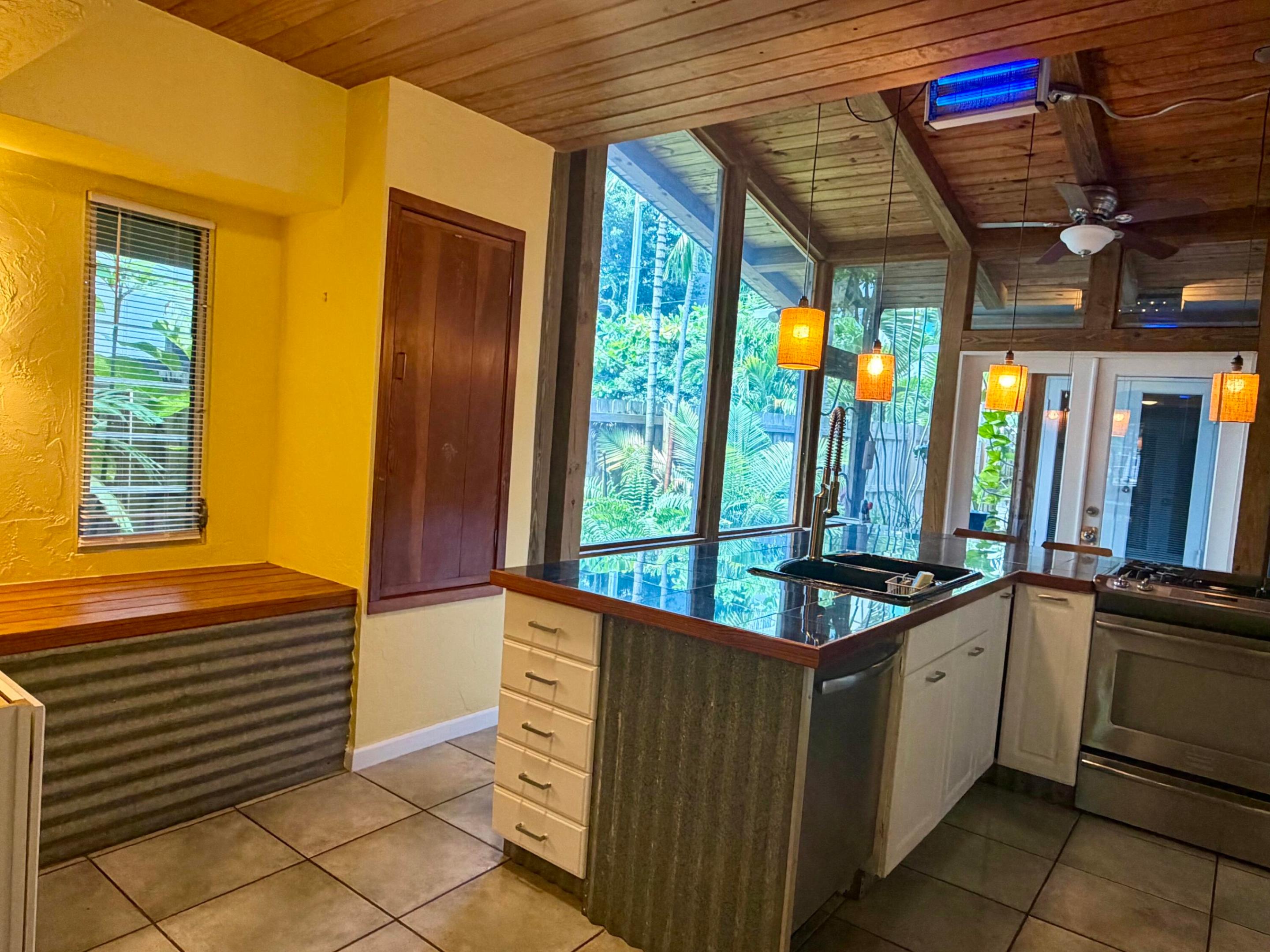 BEVERLY HEIGHTS - Residential Lease