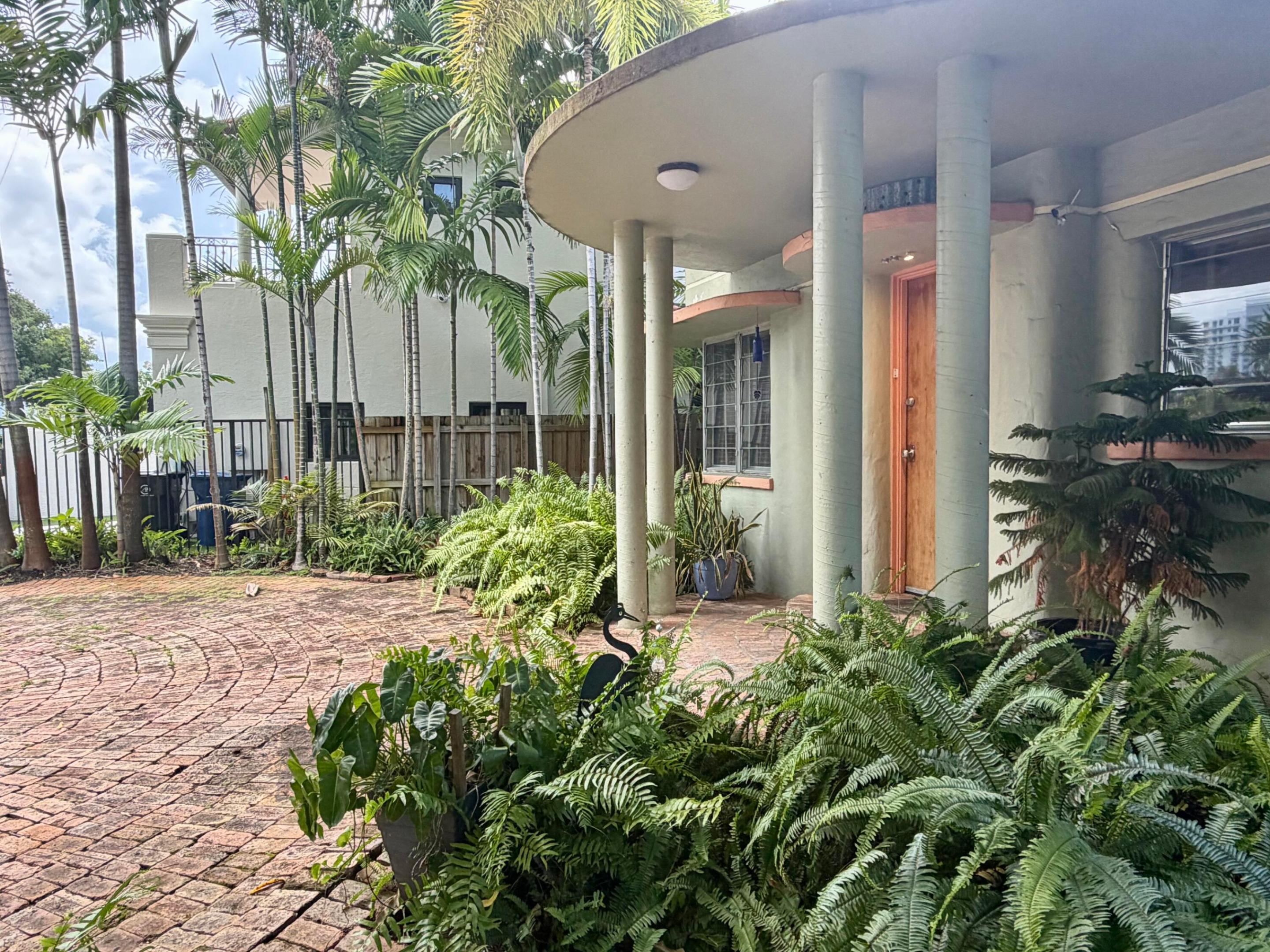BEVERLY HEIGHTS - Residential Lease