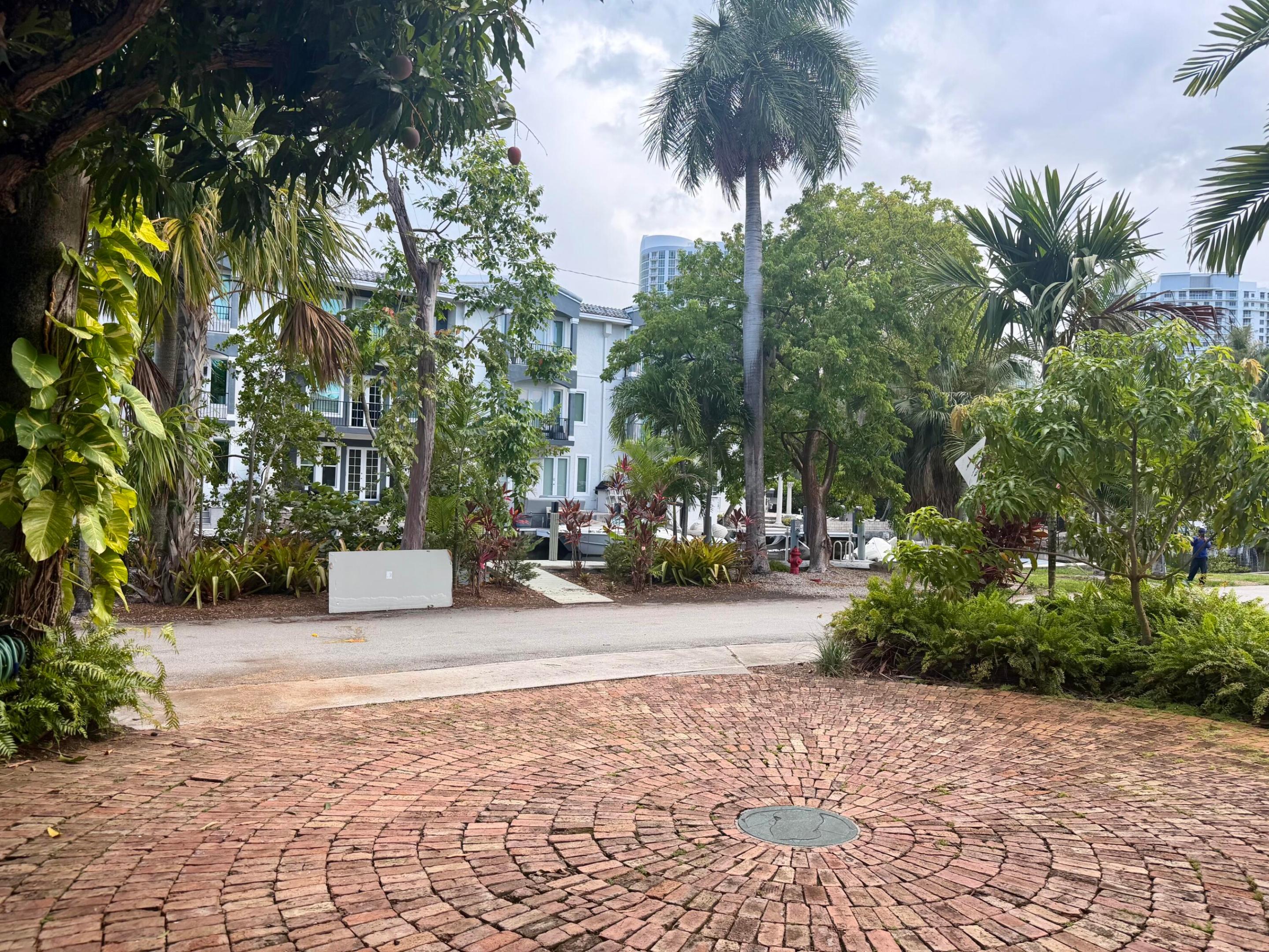 BEVERLY HEIGHTS - Residential Lease