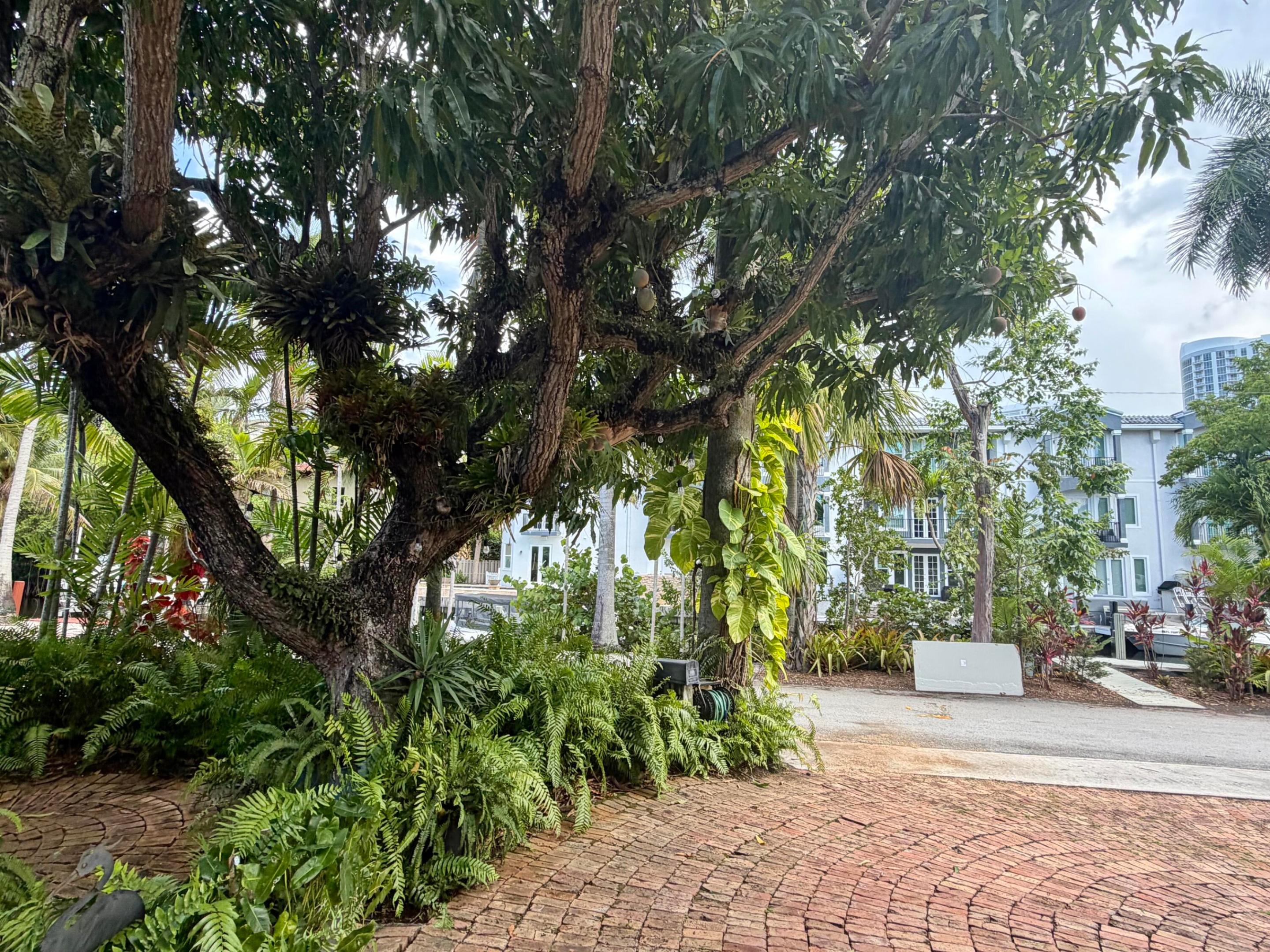BEVERLY HEIGHTS - Residential Lease