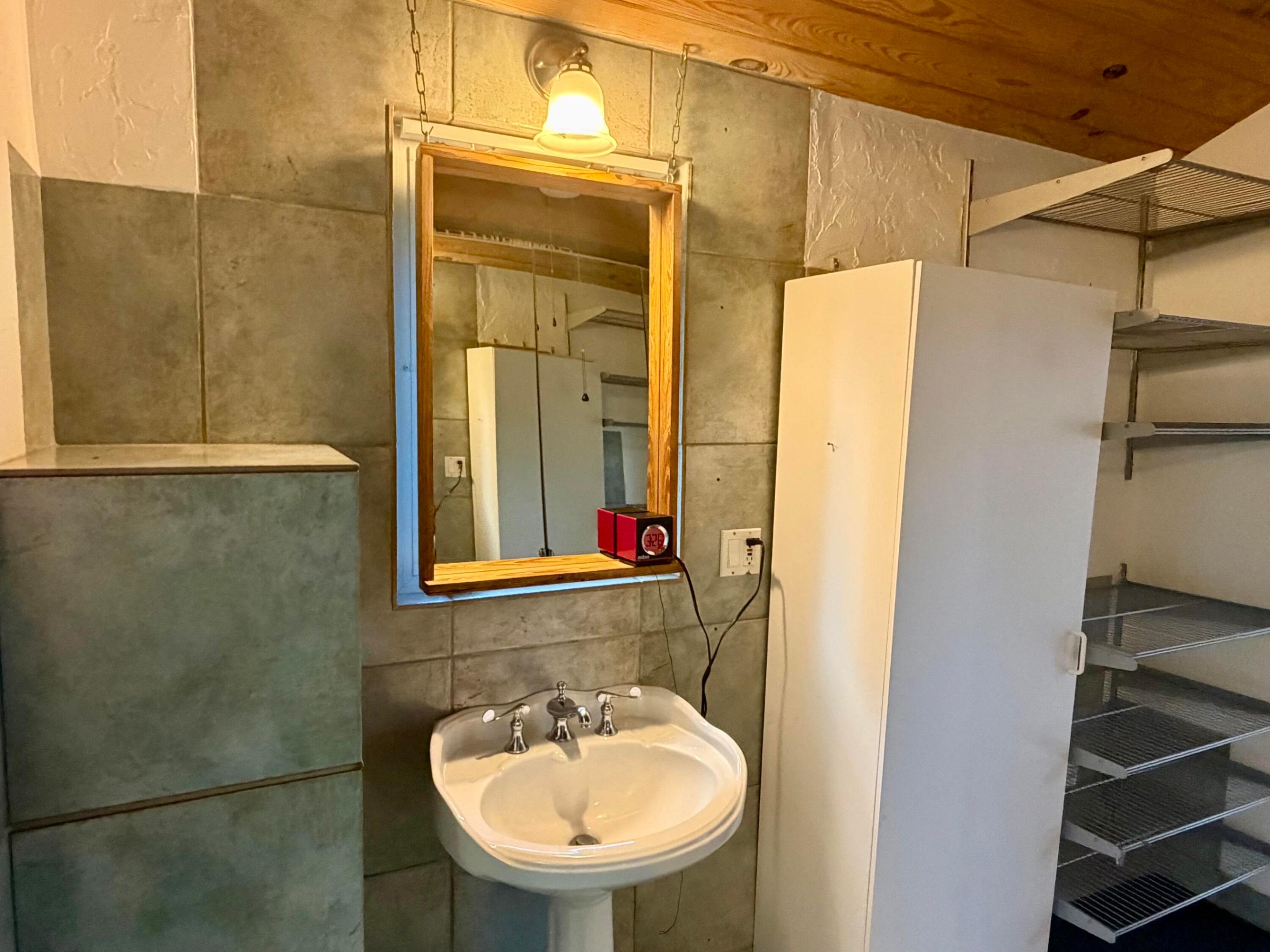 BEVERLY HEIGHTS - Residential Lease