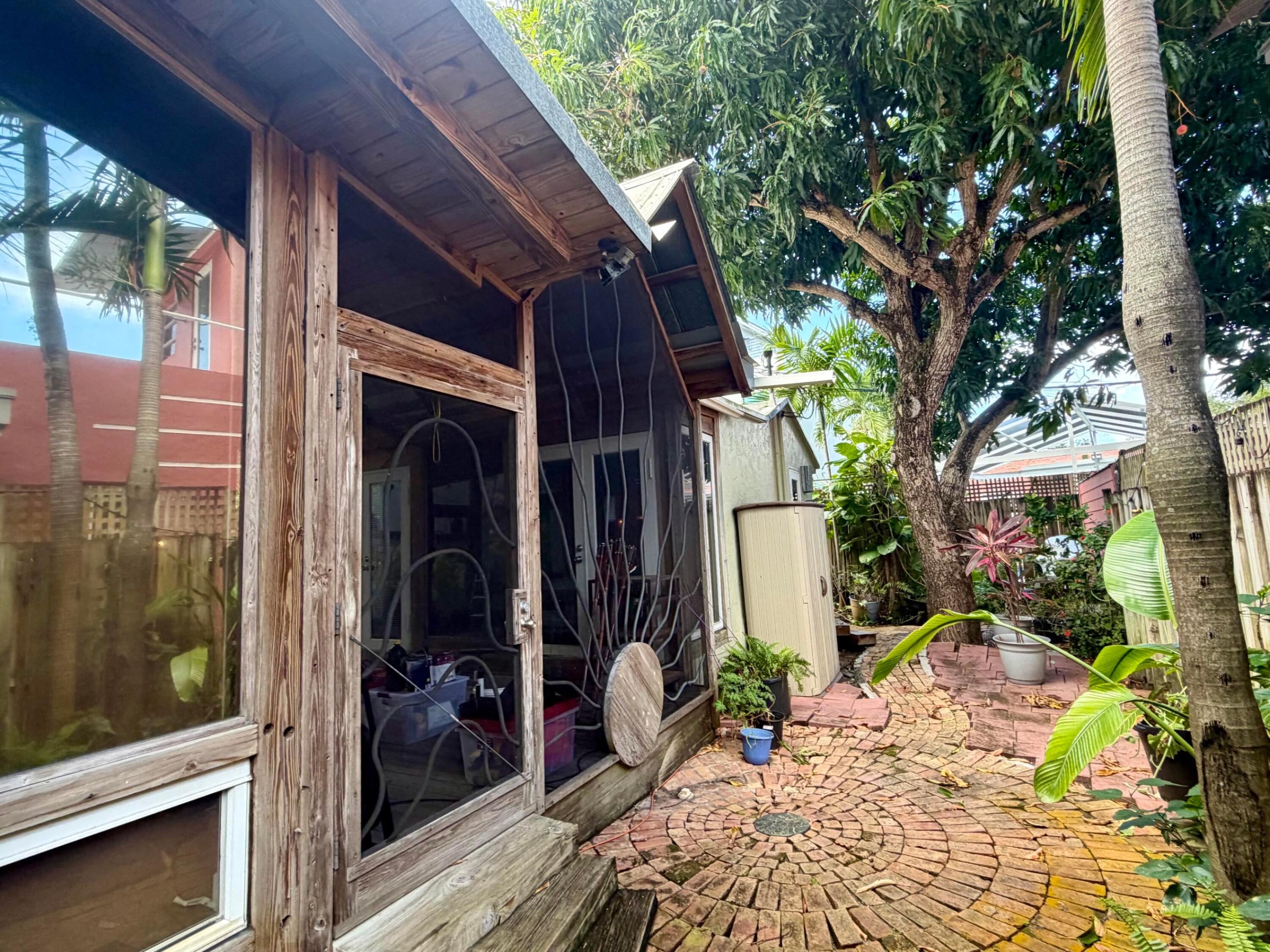 BEVERLY HEIGHTS - Residential Lease