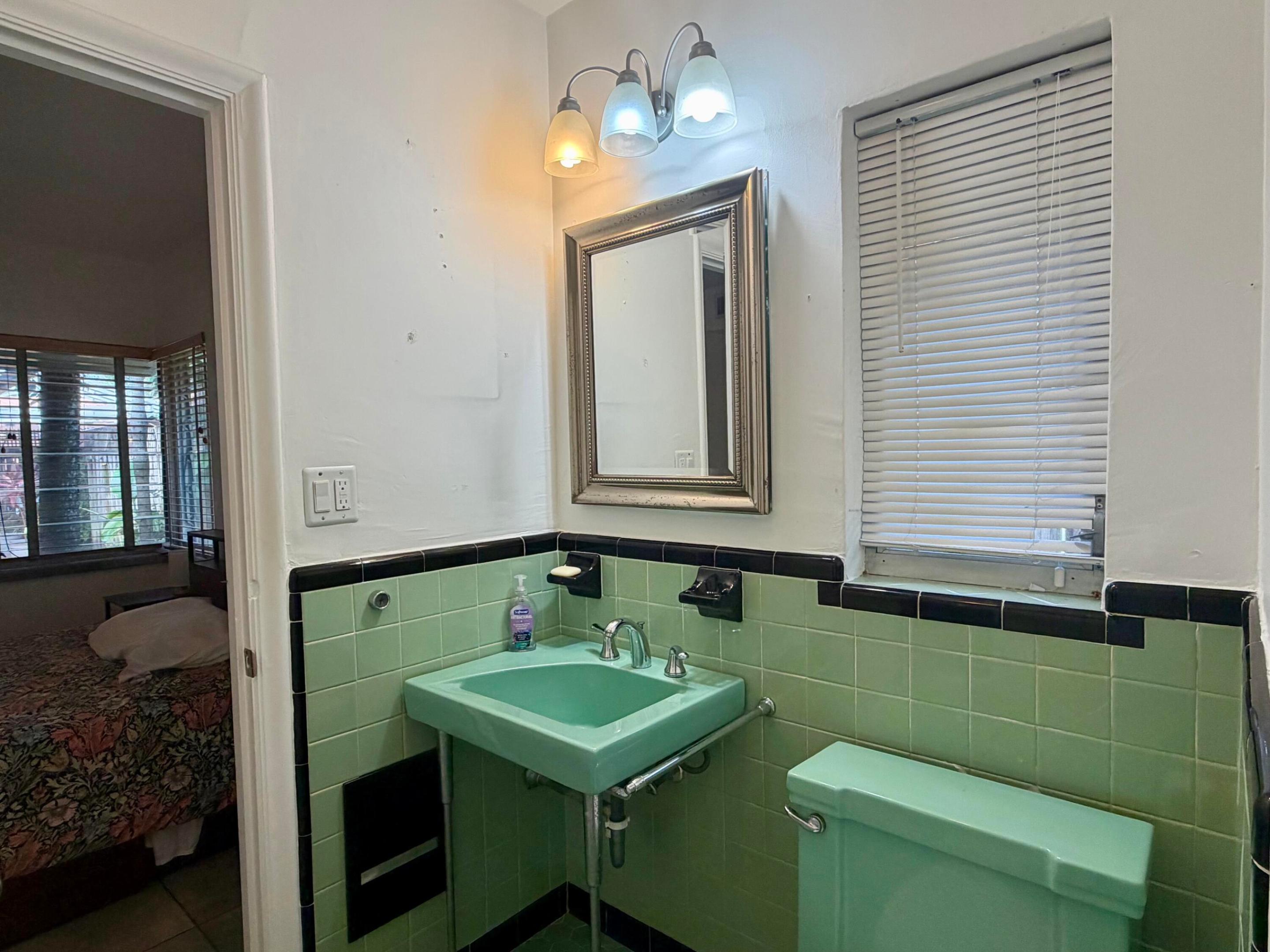 BEVERLY HEIGHTS - Residential Lease