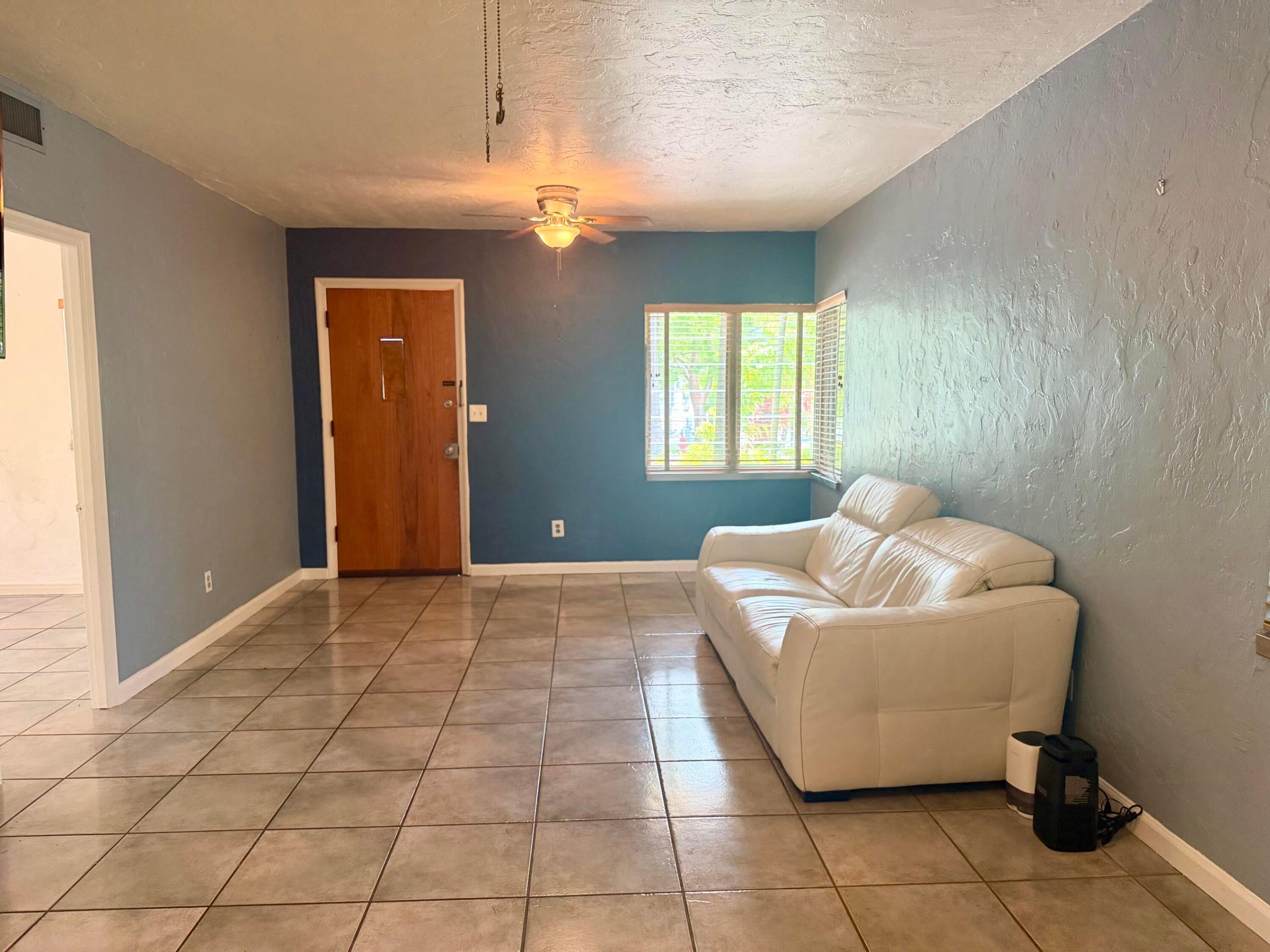 BEVERLY HEIGHTS - Residential Lease