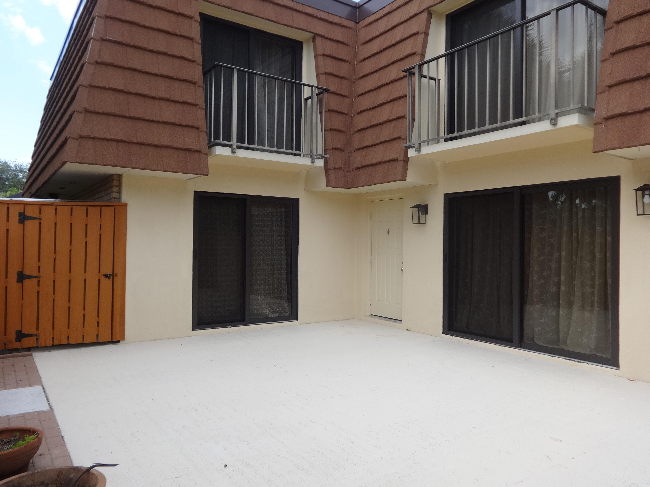 RIVER - Residential Lease