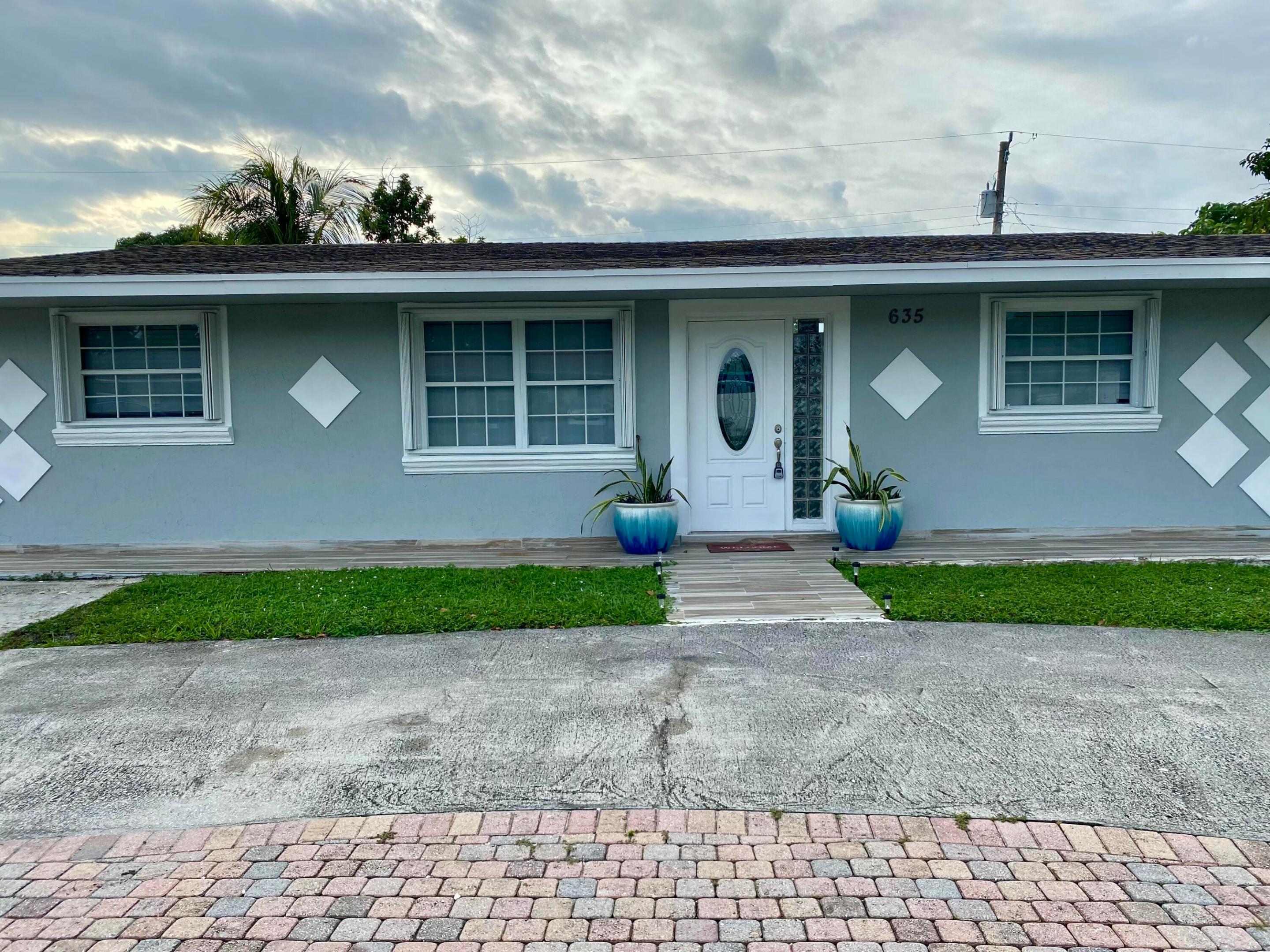 This beautiful property INCLUDES ALL UTILITIES  (water, electricity, internet, and landscaping). This lovely home features 1,900 square feet, 3 bedrooms, and 2 bathrooms. It includes a terrace with an attached laundry area and a spacious patio. The roof was newly installed in 2024. There is an open garage and parking space for a total of 6 cars. Located just 5 minutes from the Turnpike, the airport, Home Depot, Publix, Walmart, schools, and much more. Don't miss this opportunity—it offers every convenience all in one place!