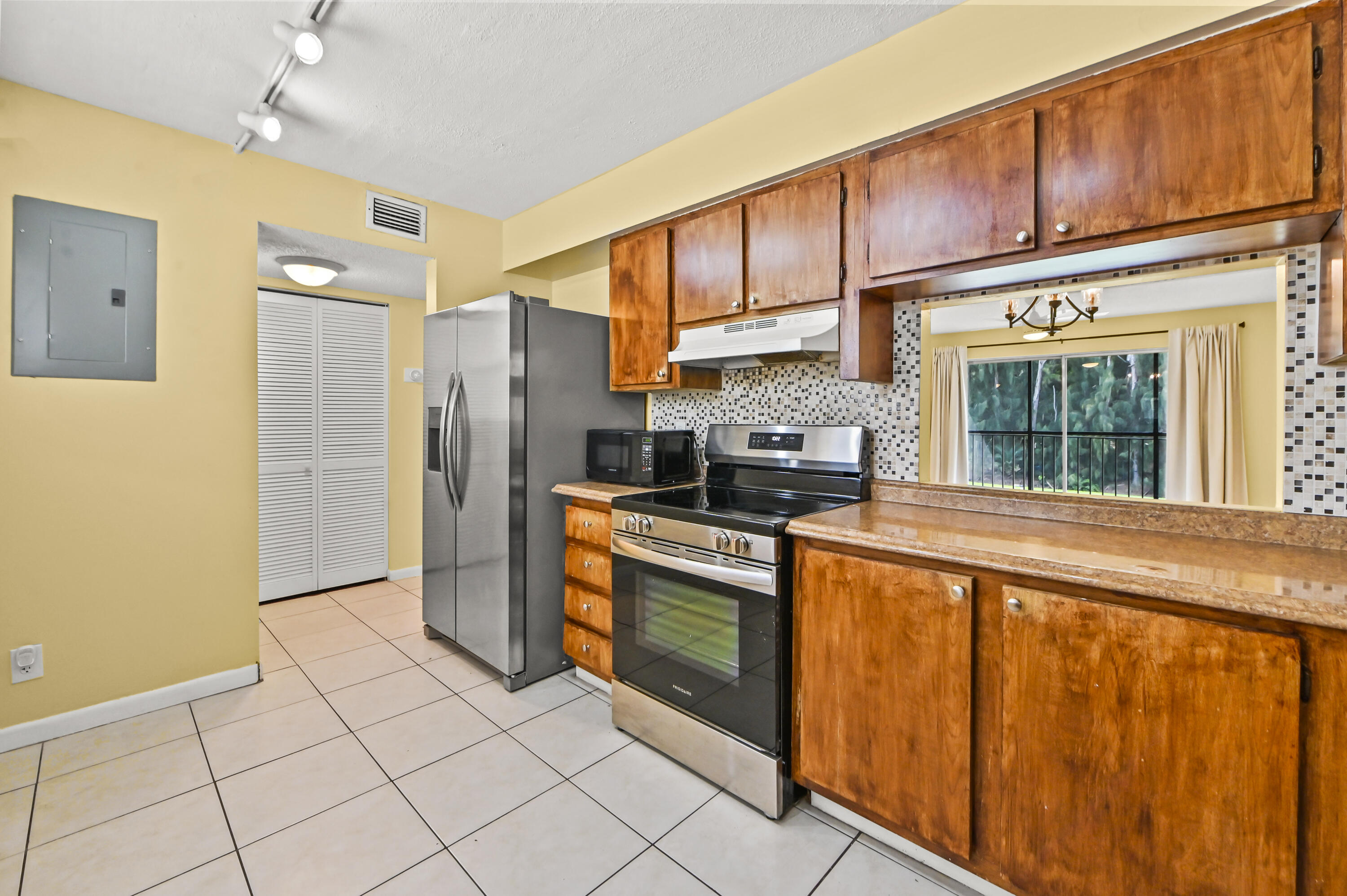 NOVA GARDENS CONDO - Residential
