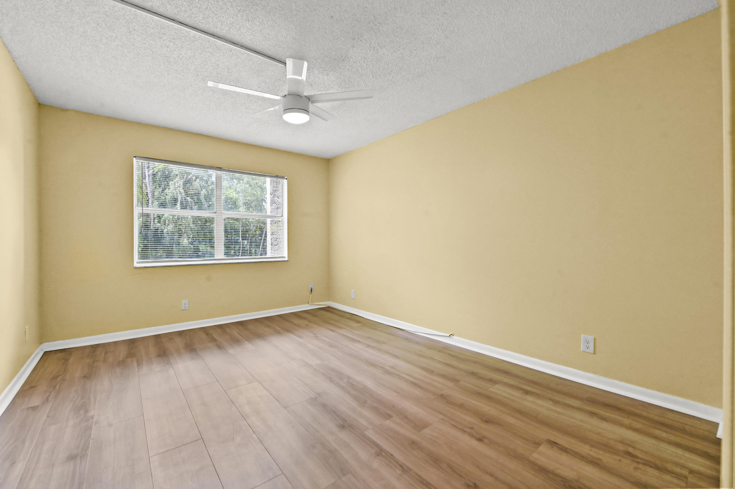 NOVA GARDENS CONDO - Residential