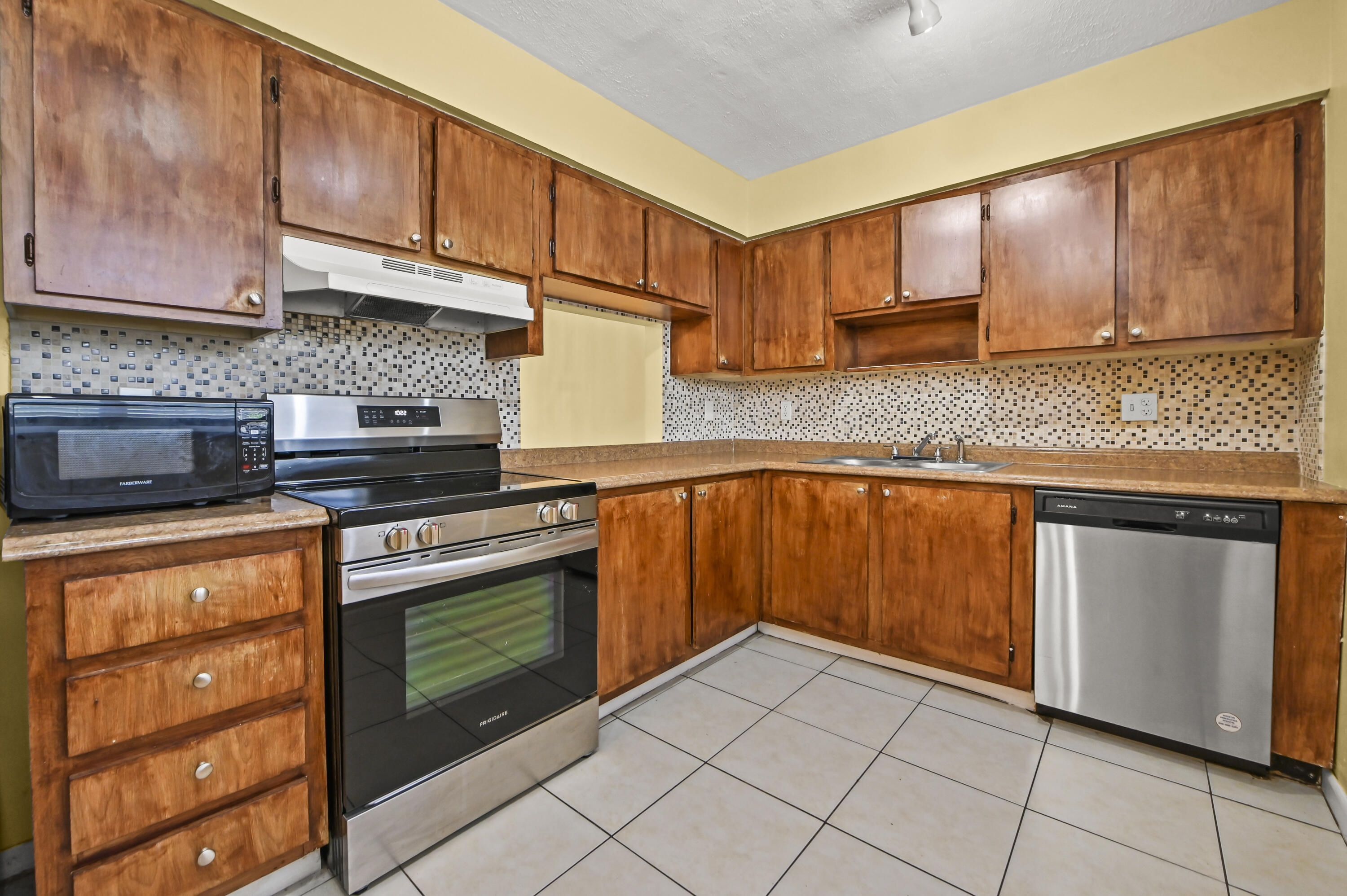 NOVA GARDENS CONDO - Residential