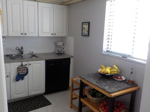 ASHLAND B CONDO - Residential Lease