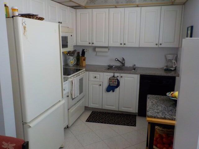 ASHLAND B CONDO - Residential Lease