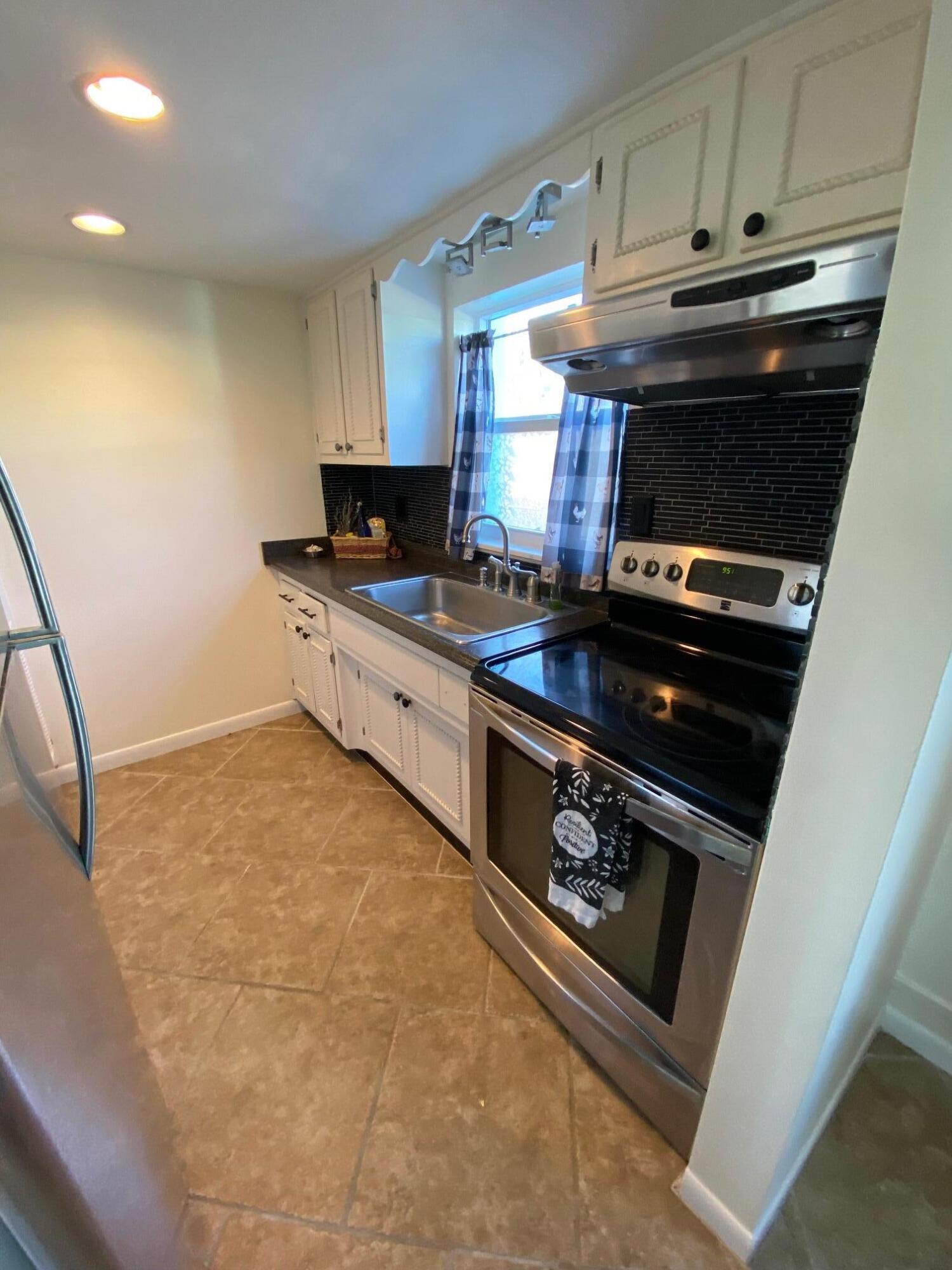 EMERALD HOUSE INC 219 LAKEVIEW AVE LANTANA FL - Residential