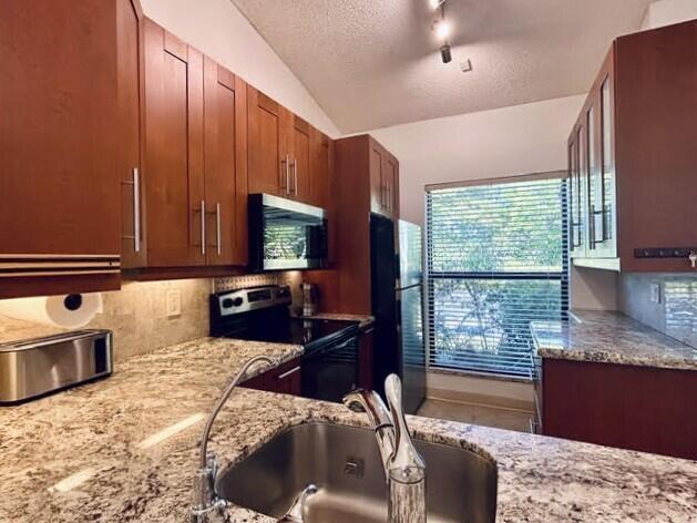 PINES OF OAKLAND FOREST WEST - Residential Lease