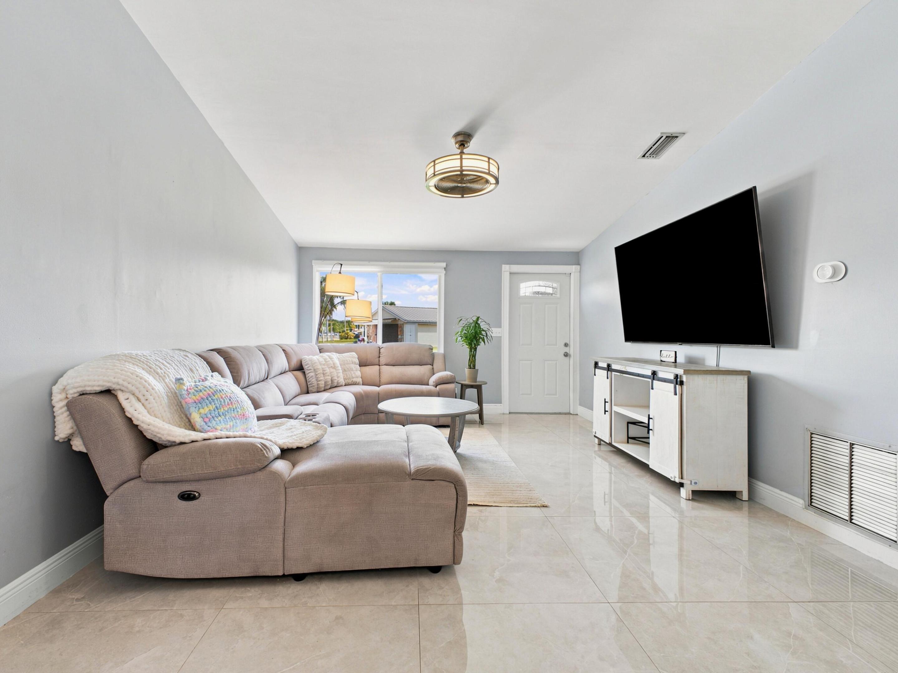 LE CHALET IV-B - Residential