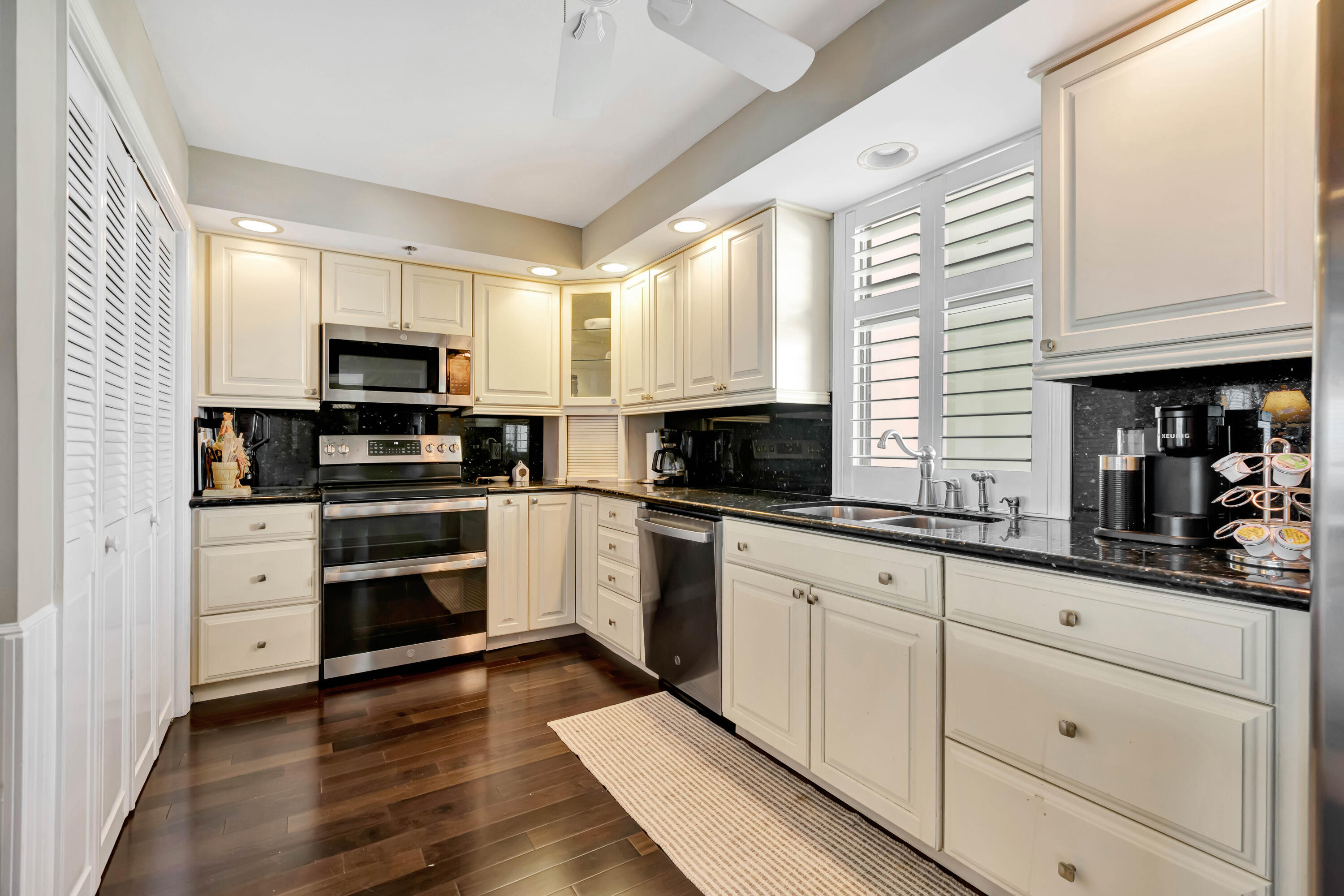 OCEAN TOWERS SOUTH CONDO APTS - Residential Lease
