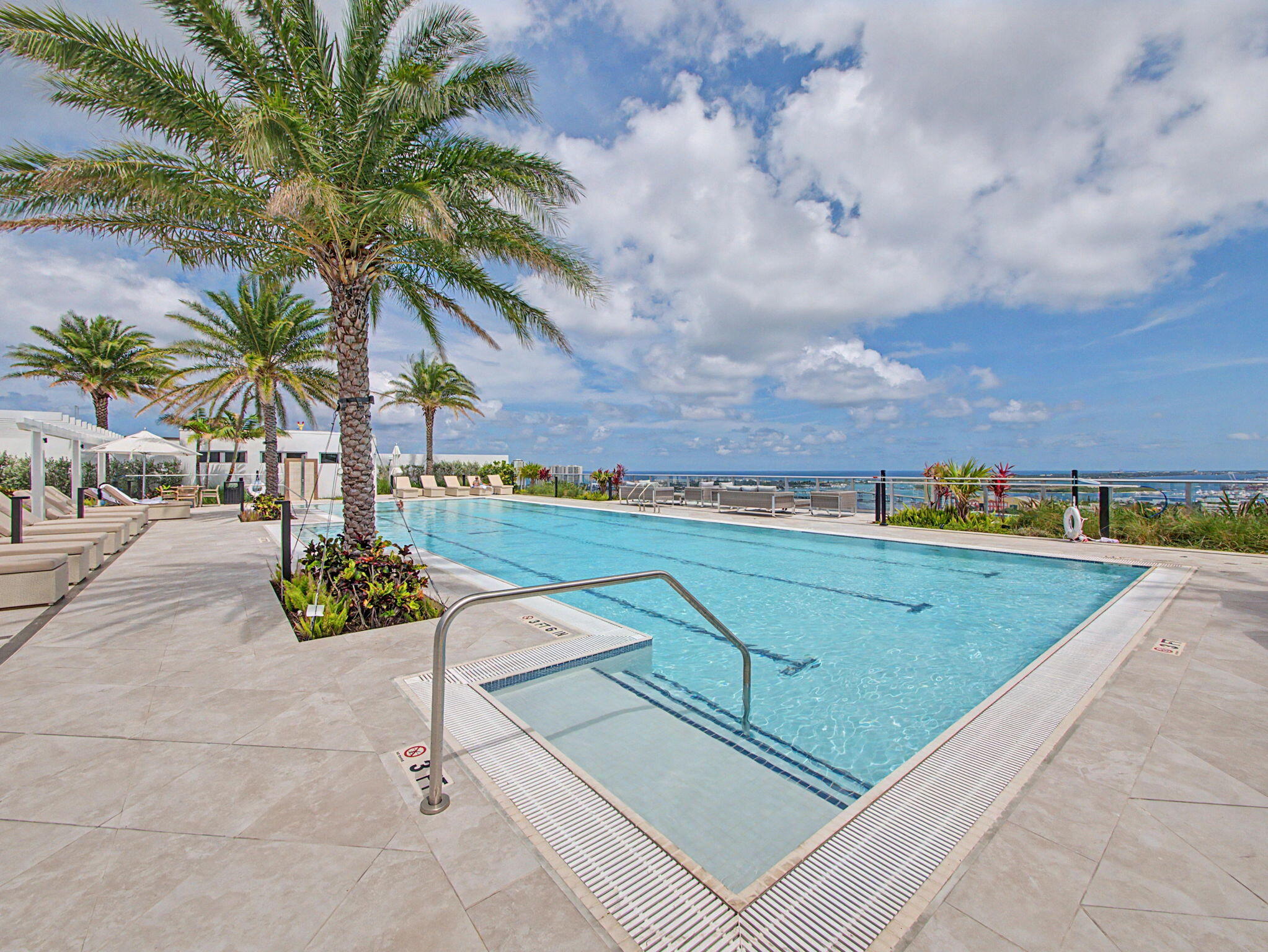Nautilus 220 Condominium - Residential