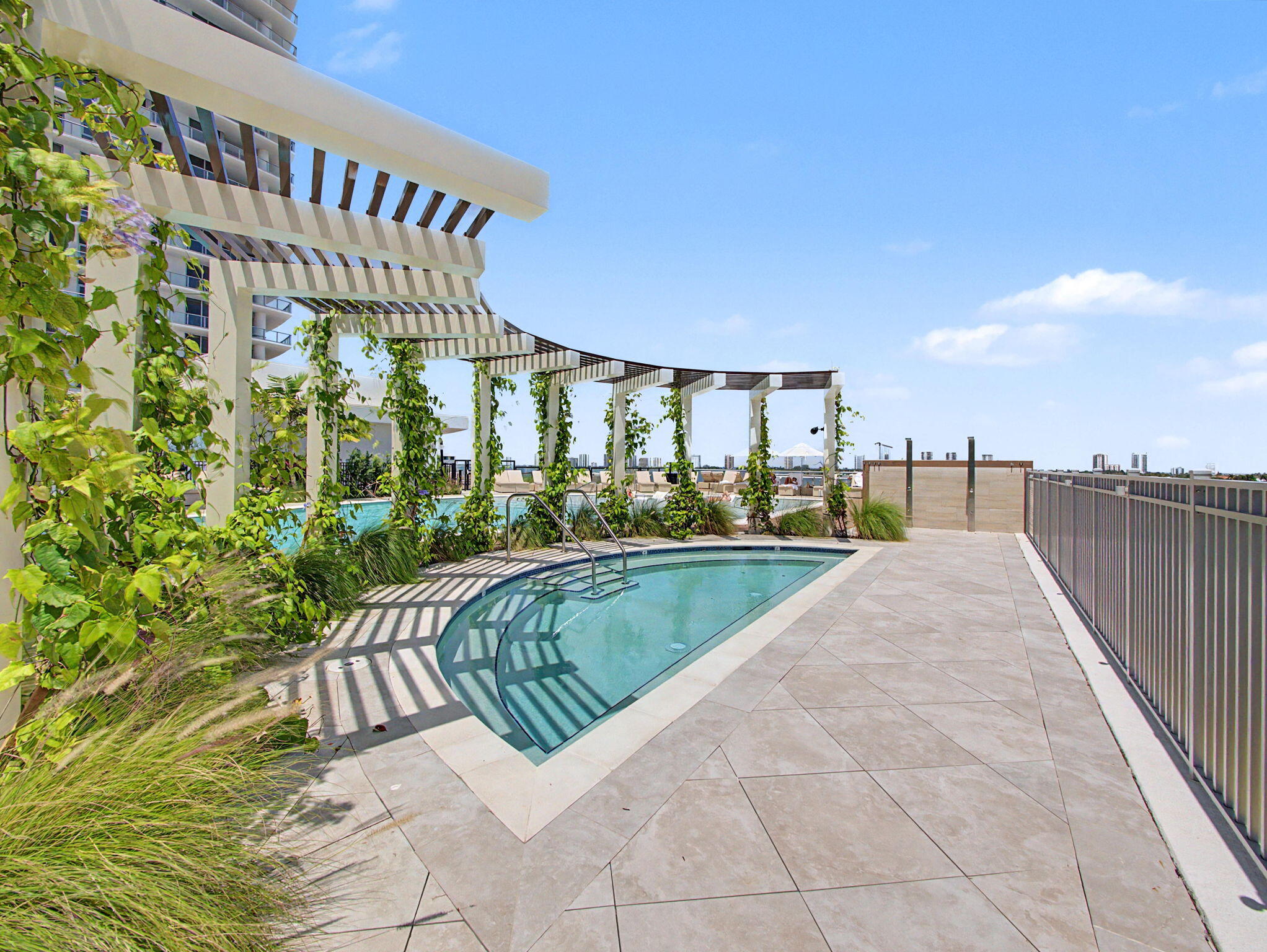 Nautilus 220 Condominium - Residential