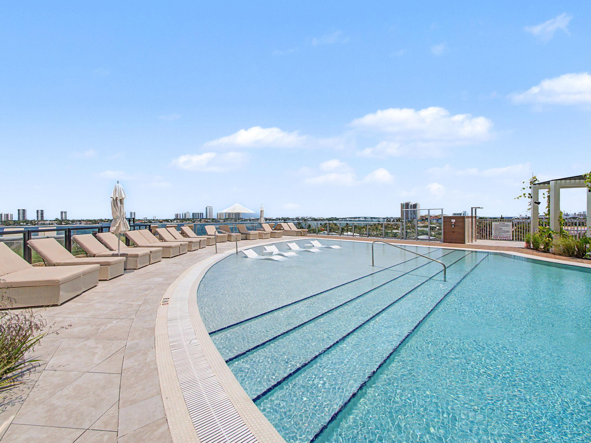 Nautilus 220 Condominium - Residential