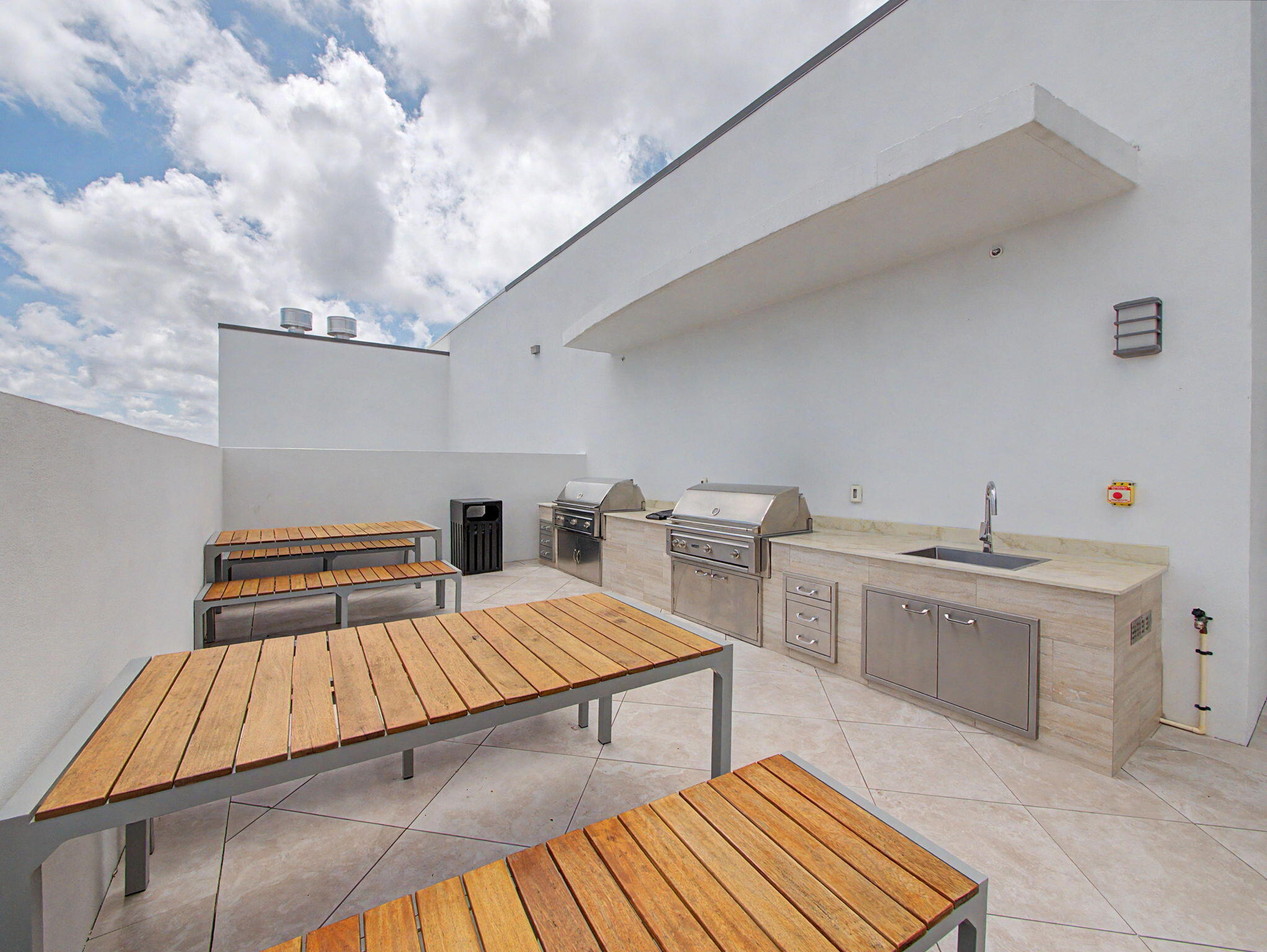 Nautilus 220 Condominium - Residential
