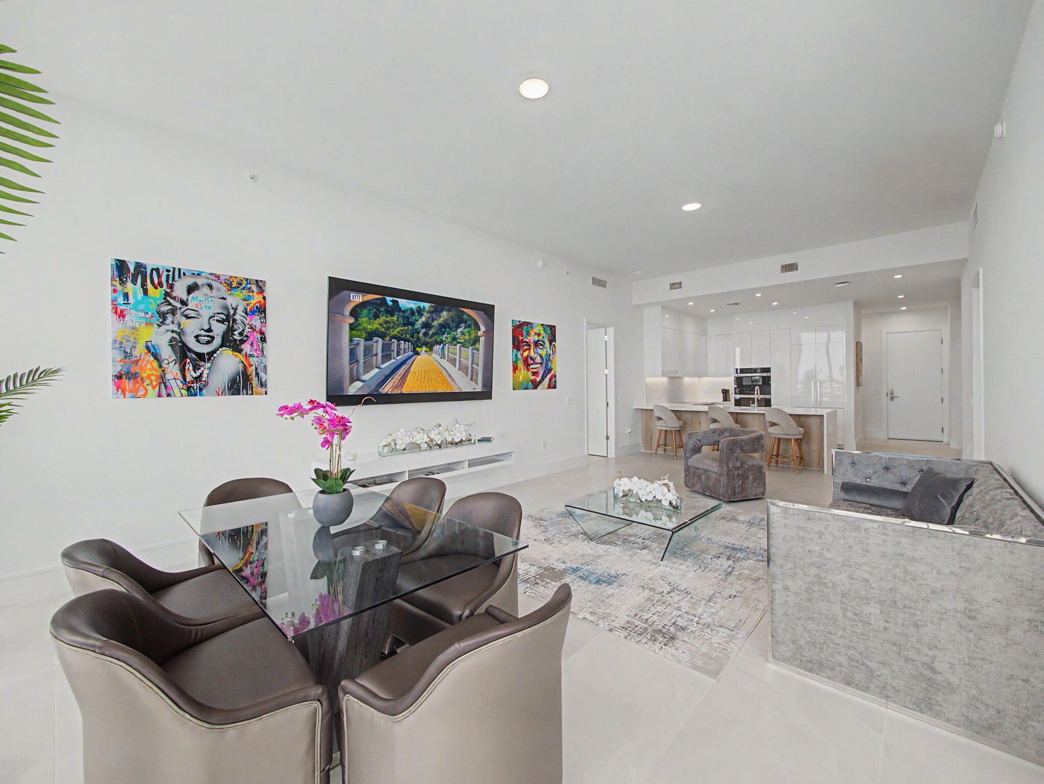 Nautilus 220 Condominium - Residential